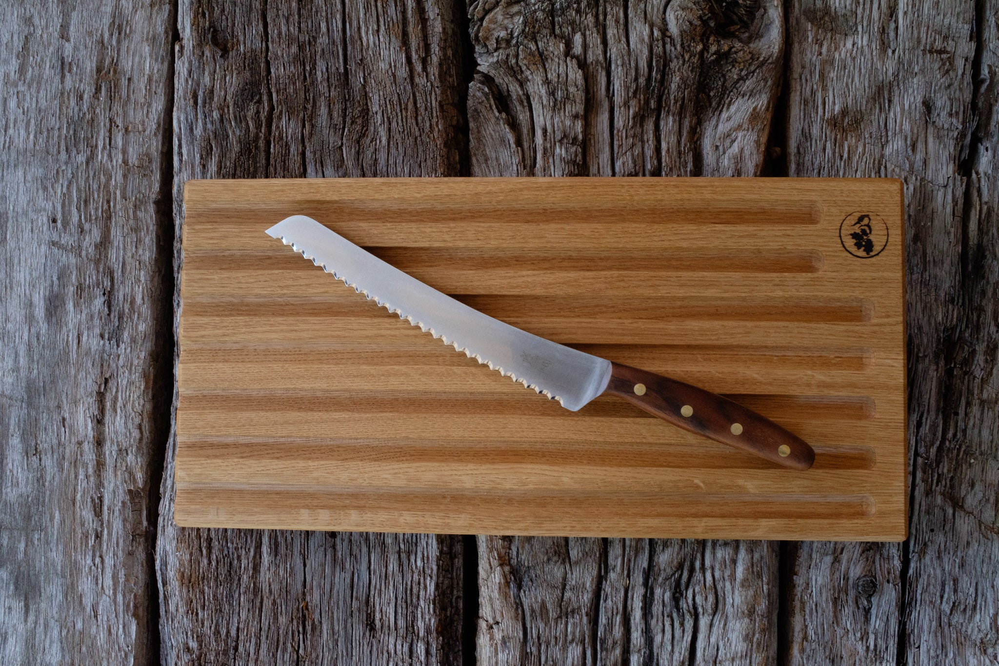 Brotbrett mit Brotmesser für Linkshänder