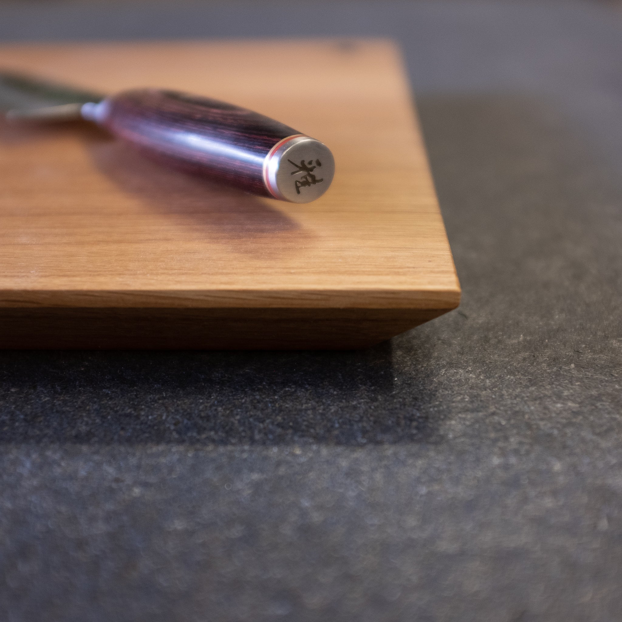 Schneidebrett Maßanfertigung mit Messer