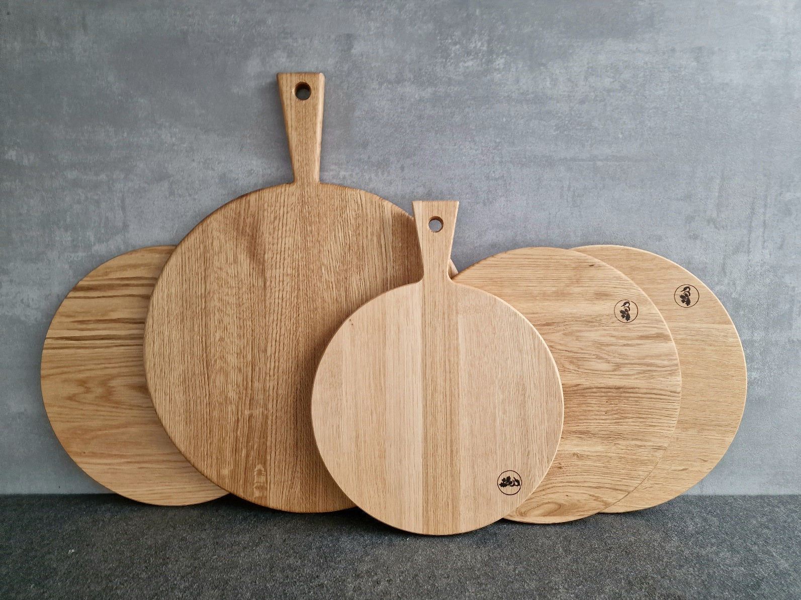 Pizza Bretter, groß und klein, mit und ohne Stiel.