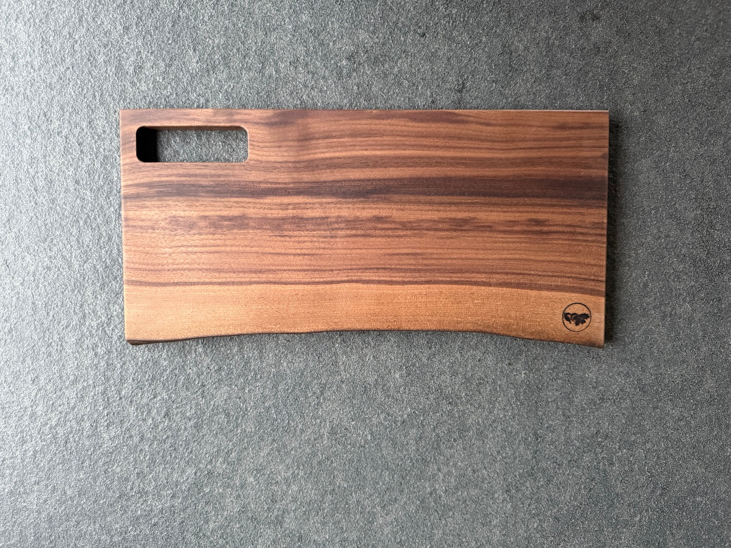 Nussbaum Vollholzbrett mit Griffloch