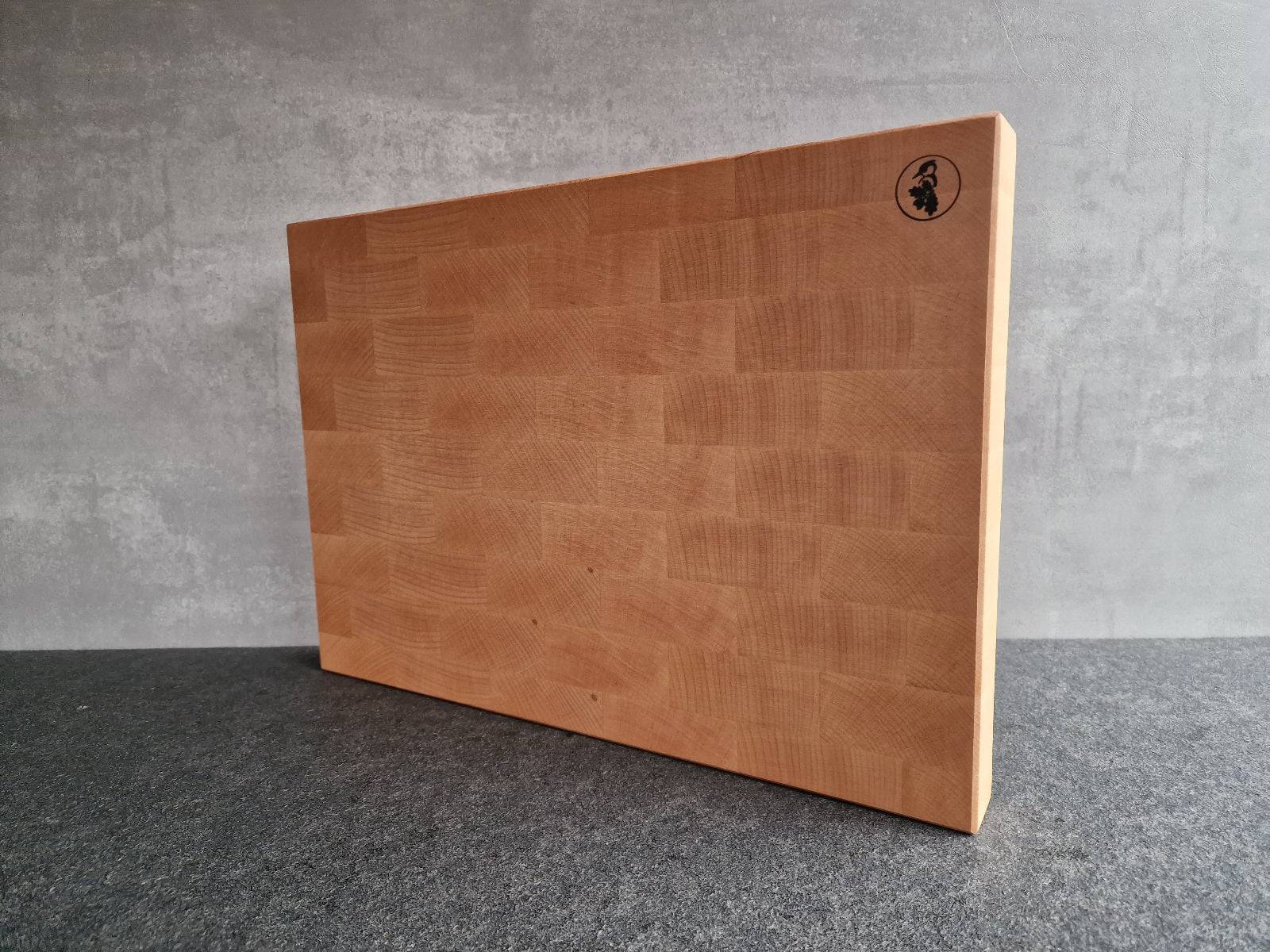 Seitliche Ansicht eines Buche Hirnholz Schneideblockes.