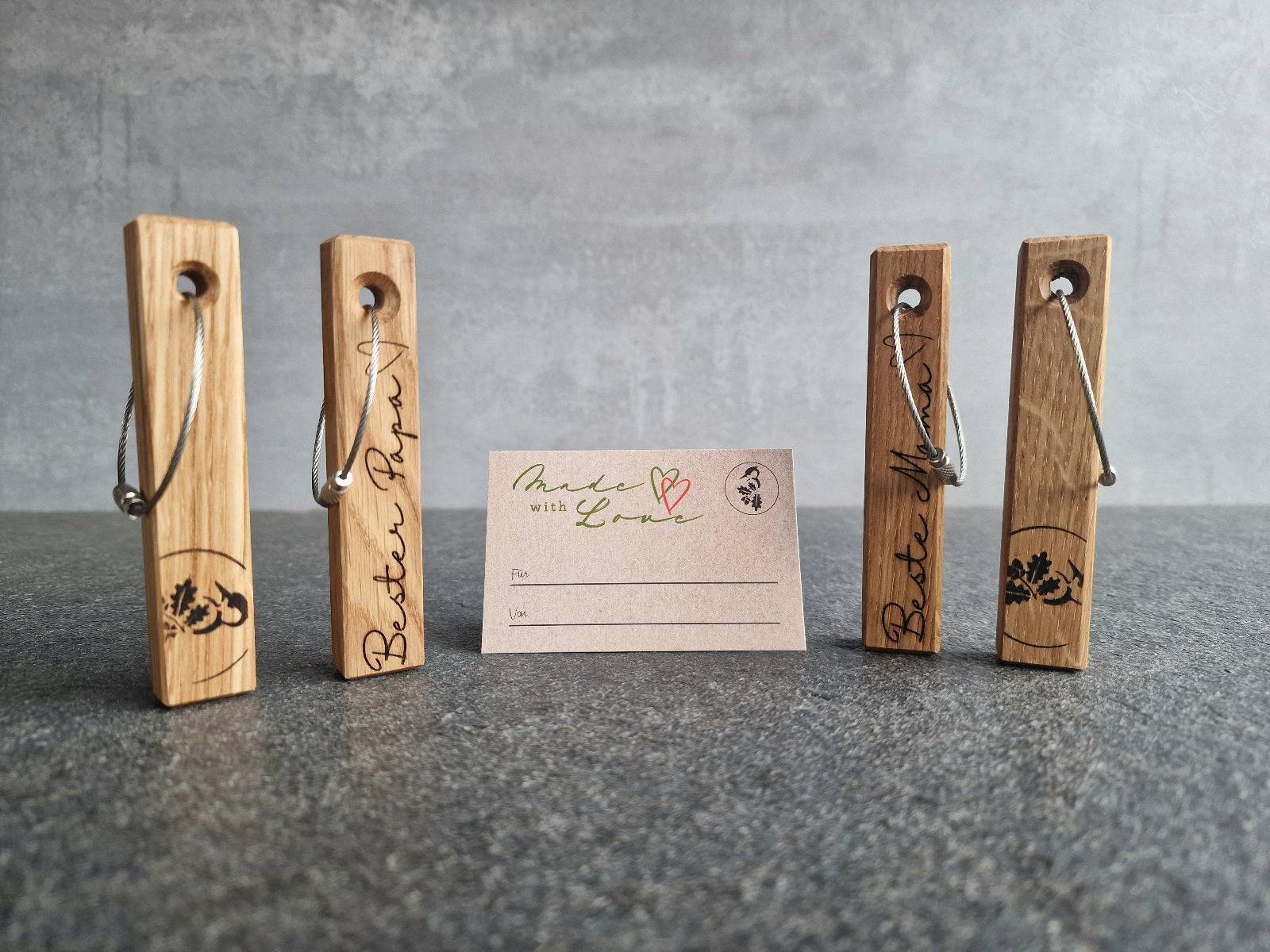 Personalisierte Eiche Schlüsselanhänger "beste Mama", "bester Papa, mit Metallring.