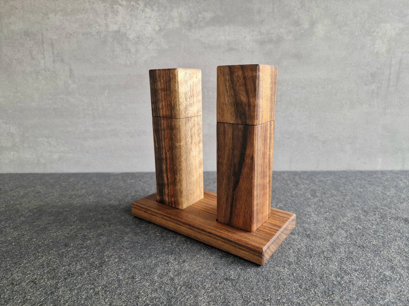 Rückseite der Salzmühle und Pfeffermühle aus Ovenkol, mit Strässler Mahlwerk.