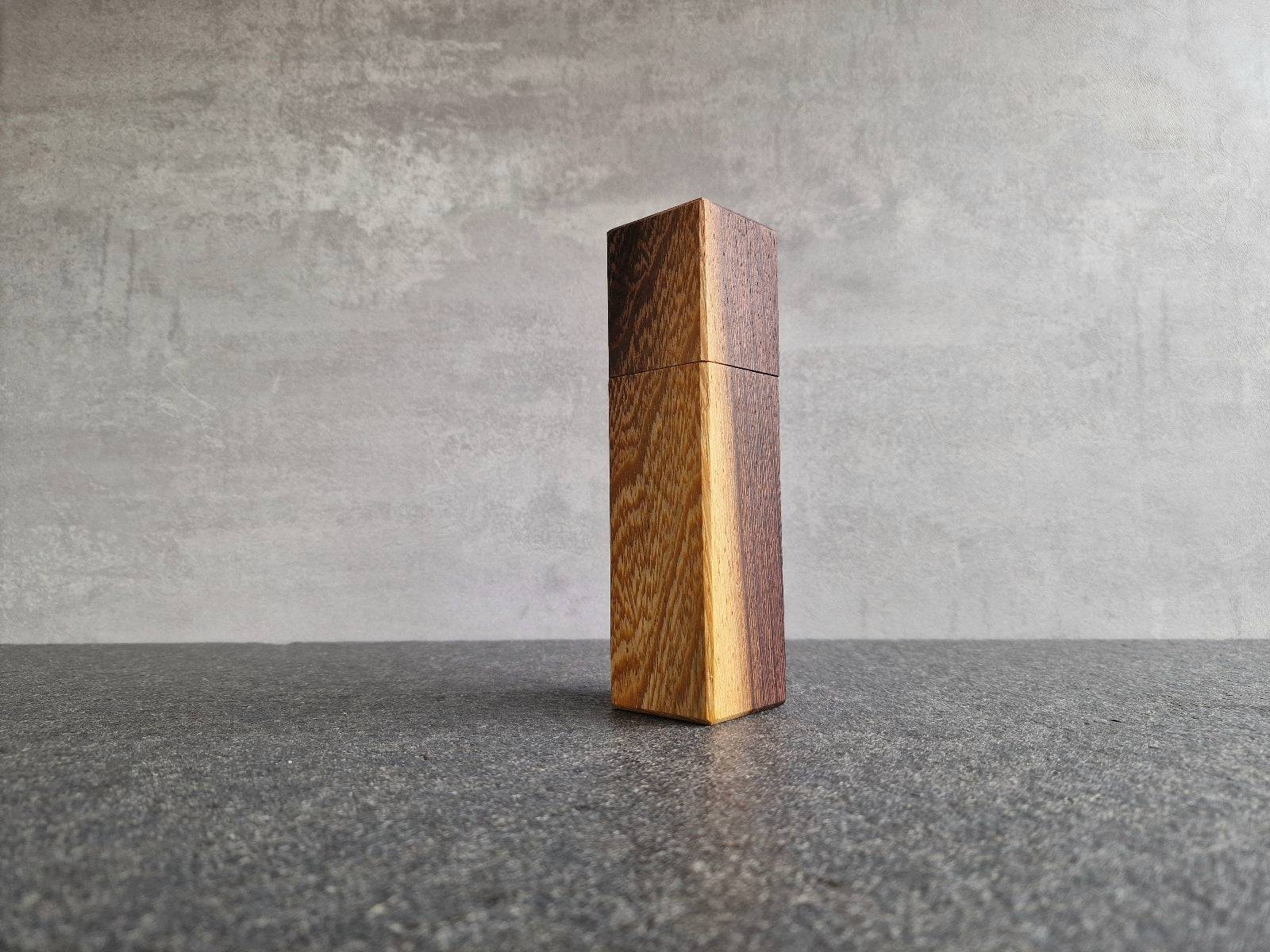 Edle Salzmühle oder Pfeffermühle • 18 cm • hochwertiges Strässler Schneidewerk - Spessartbrett
