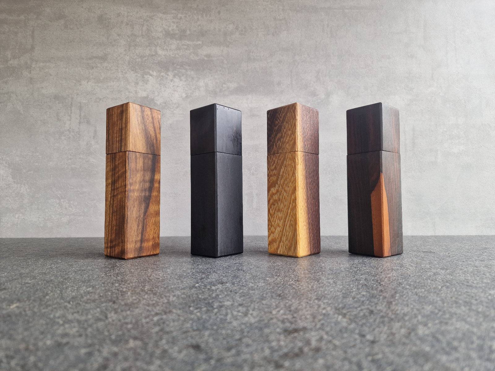 Beispiele für Salzmühlen aus Edelhölzern. Ovengkol, Ebenholz, Wenge und Ziricote.