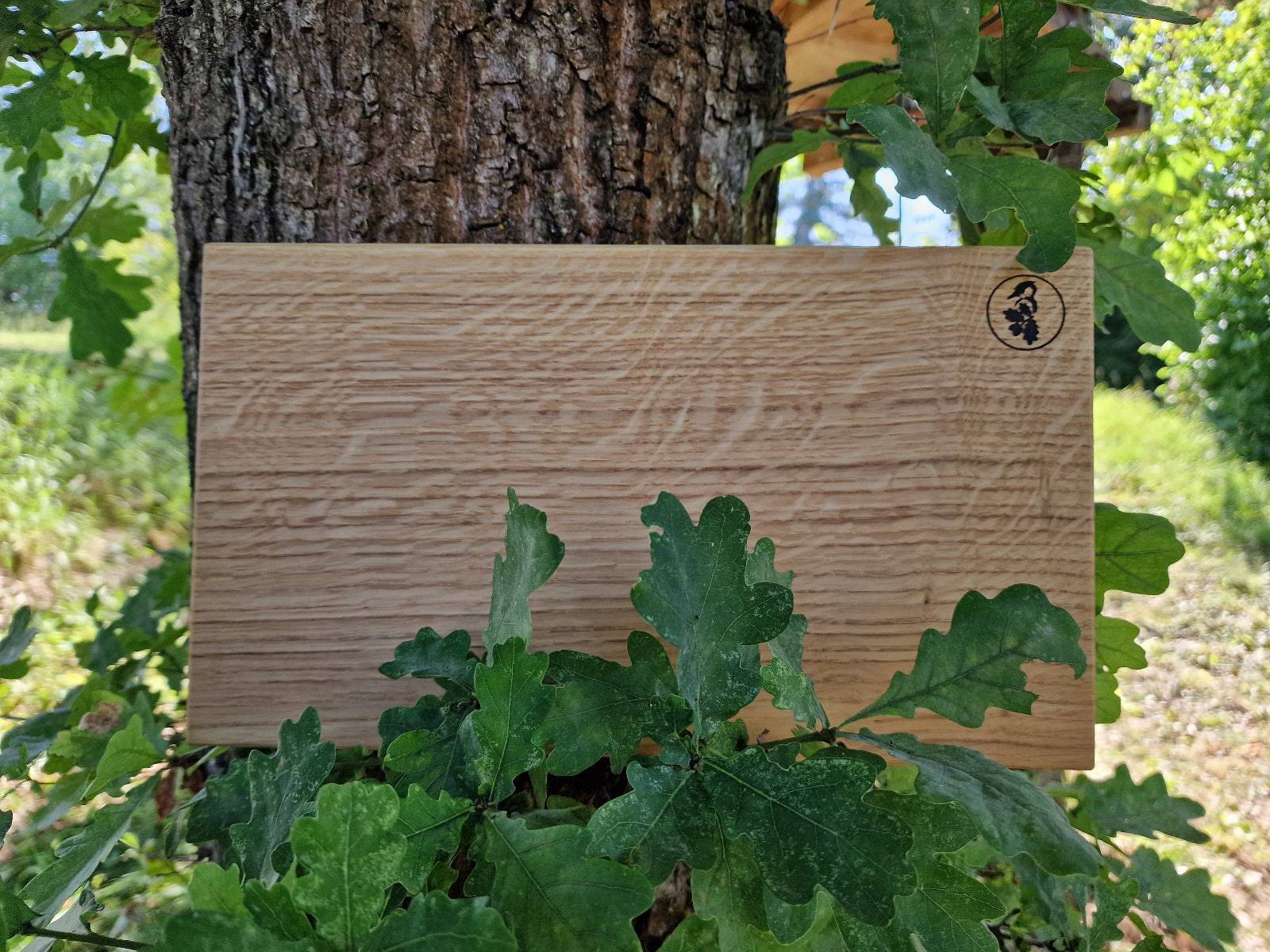 Eiche Schneidebrett mit Baumpatenschaft. Dekoriert an einer alten Eiche.
