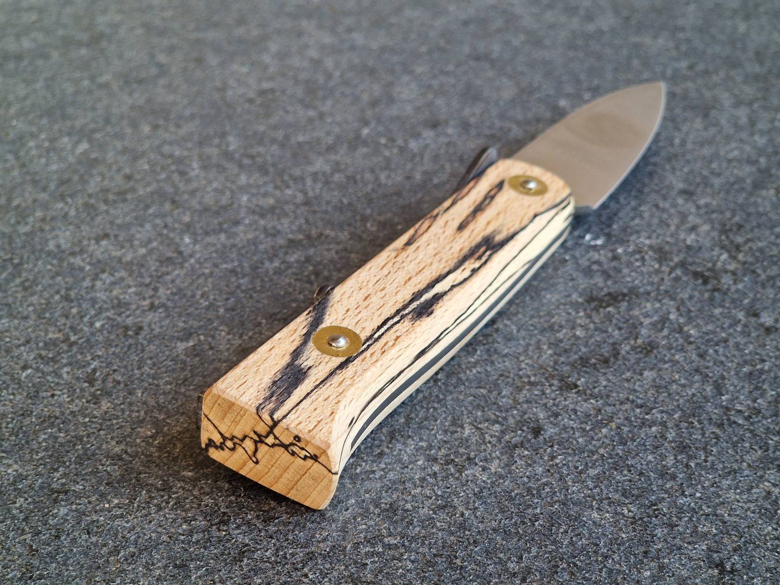 Wundervoll gemaserter Eisbuche Griff von dem Steakmesser Lierenaar Fix Variation