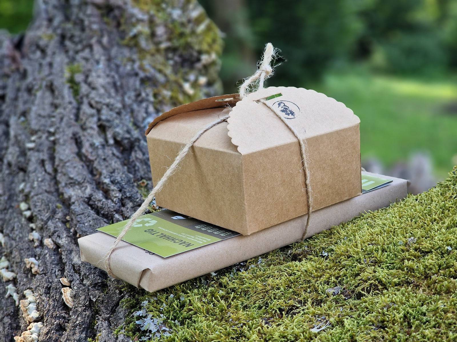 Nachhaltige Geschenkverpackung Espressotablett aus Eiche mit Tasse und Glas