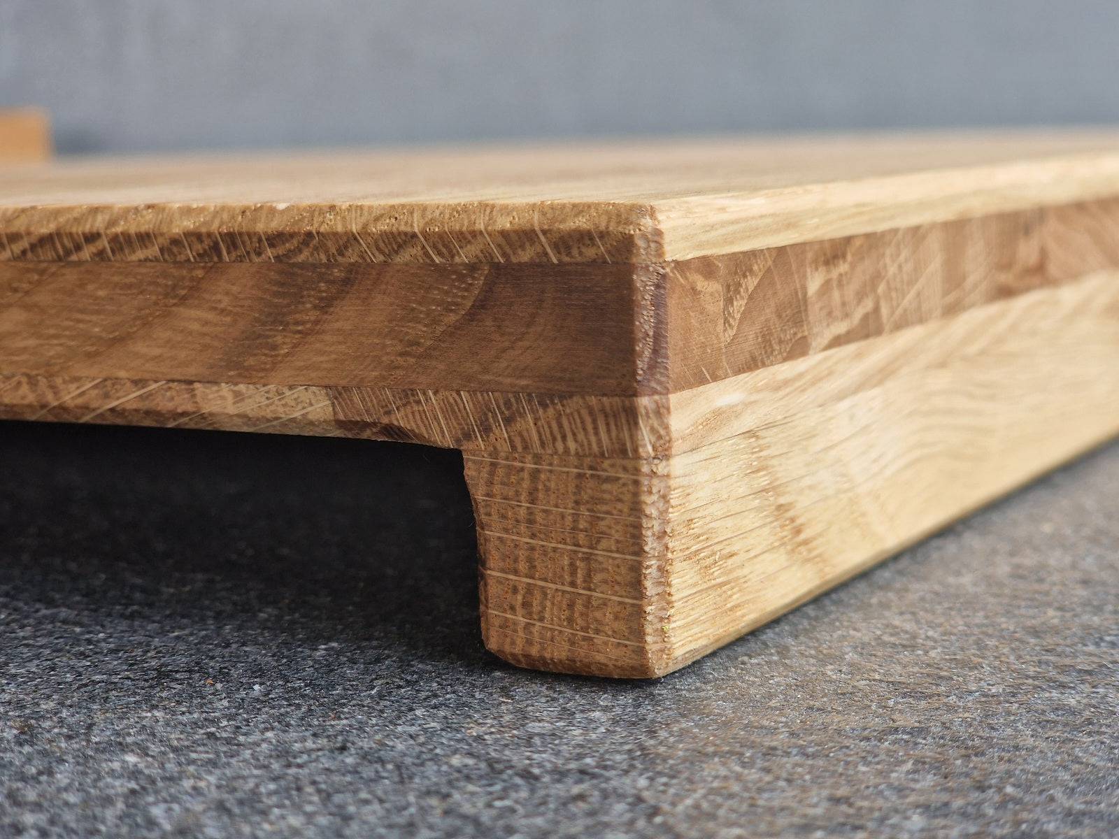 Der Anschlag von einem Backbrett im Detail.