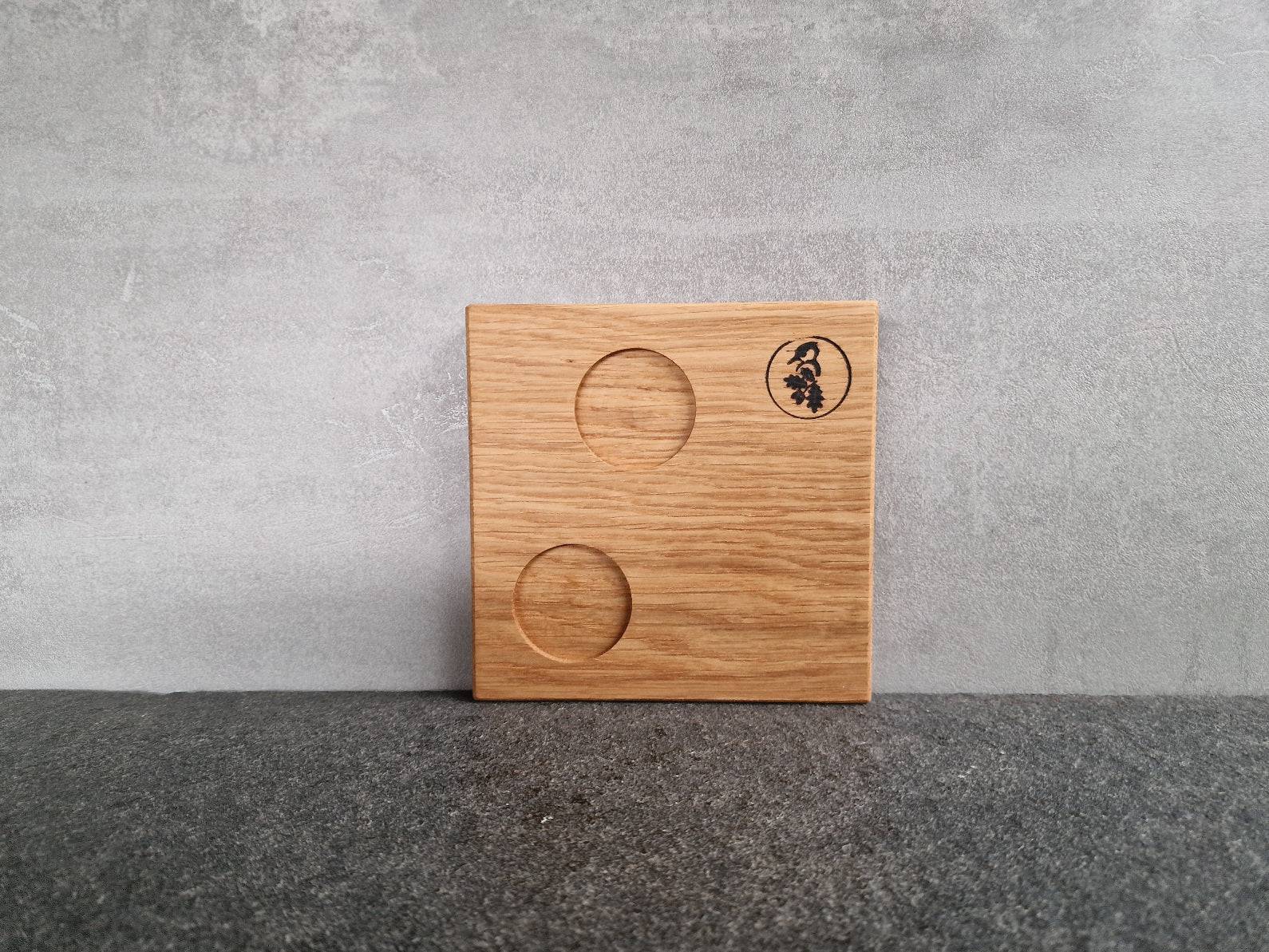 Espressotablett, rechteckig, aus Eiche massiv. Für eine Tasse und ein Glas.