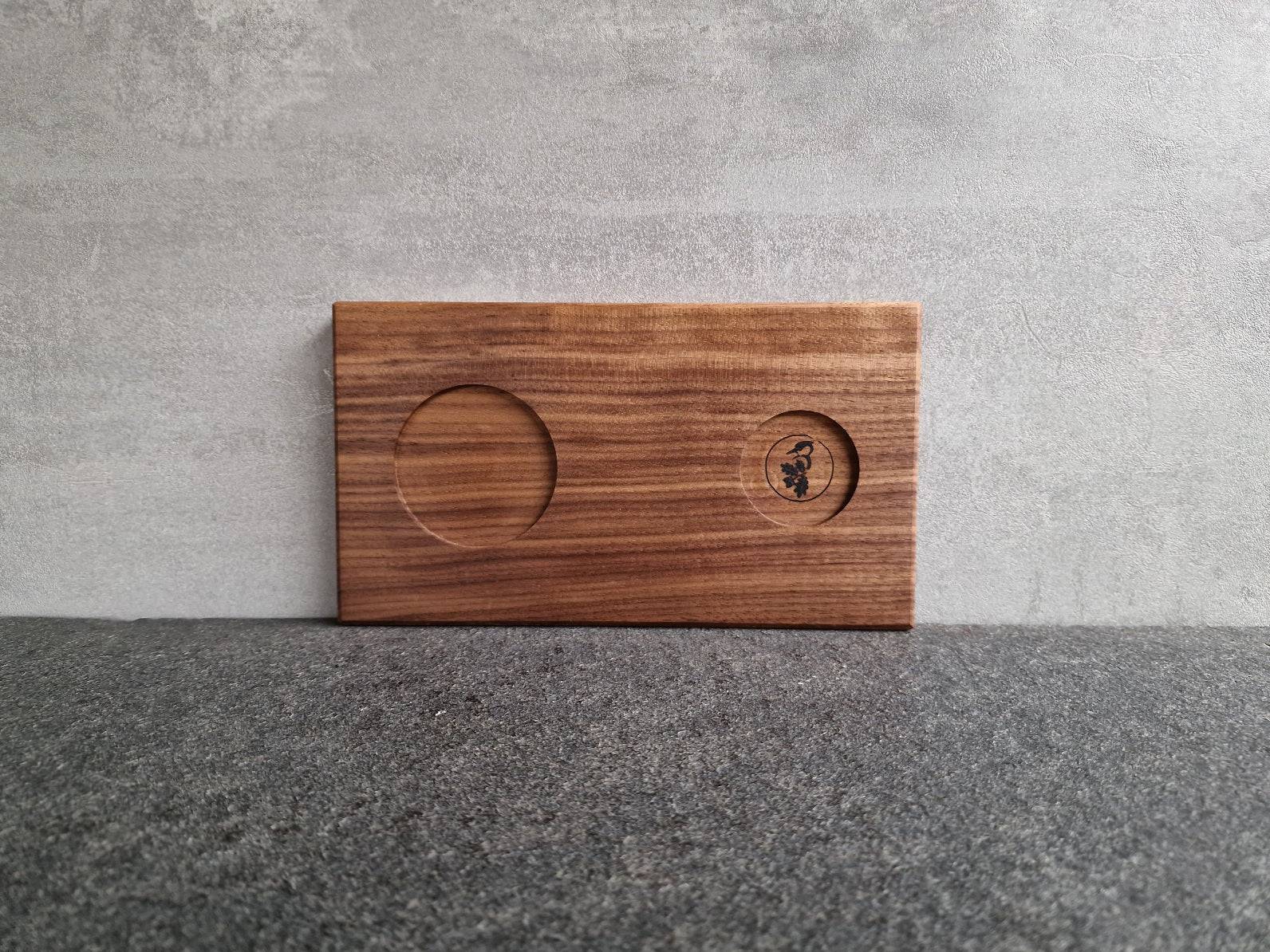 Nussbaum Holztablett mit 2 Mulden für Tassen