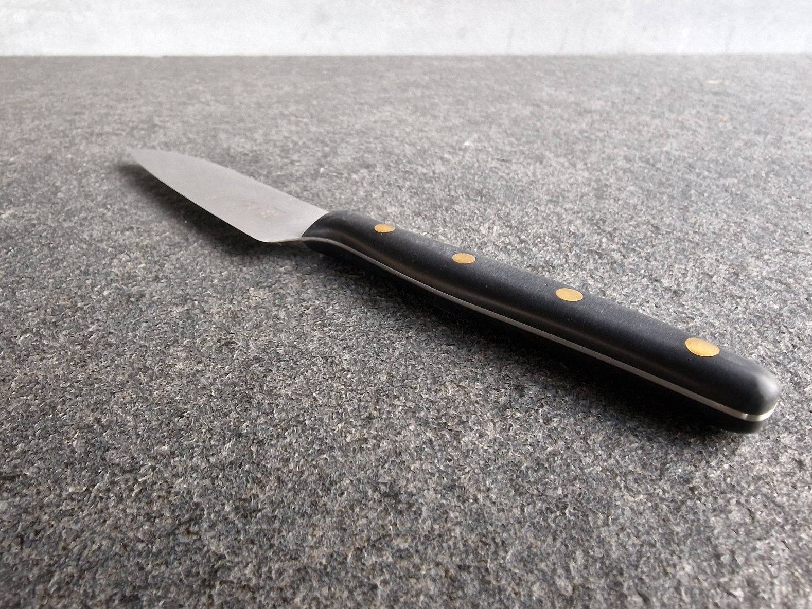 POM-Griff von einem K3 Kochmesser im Detail