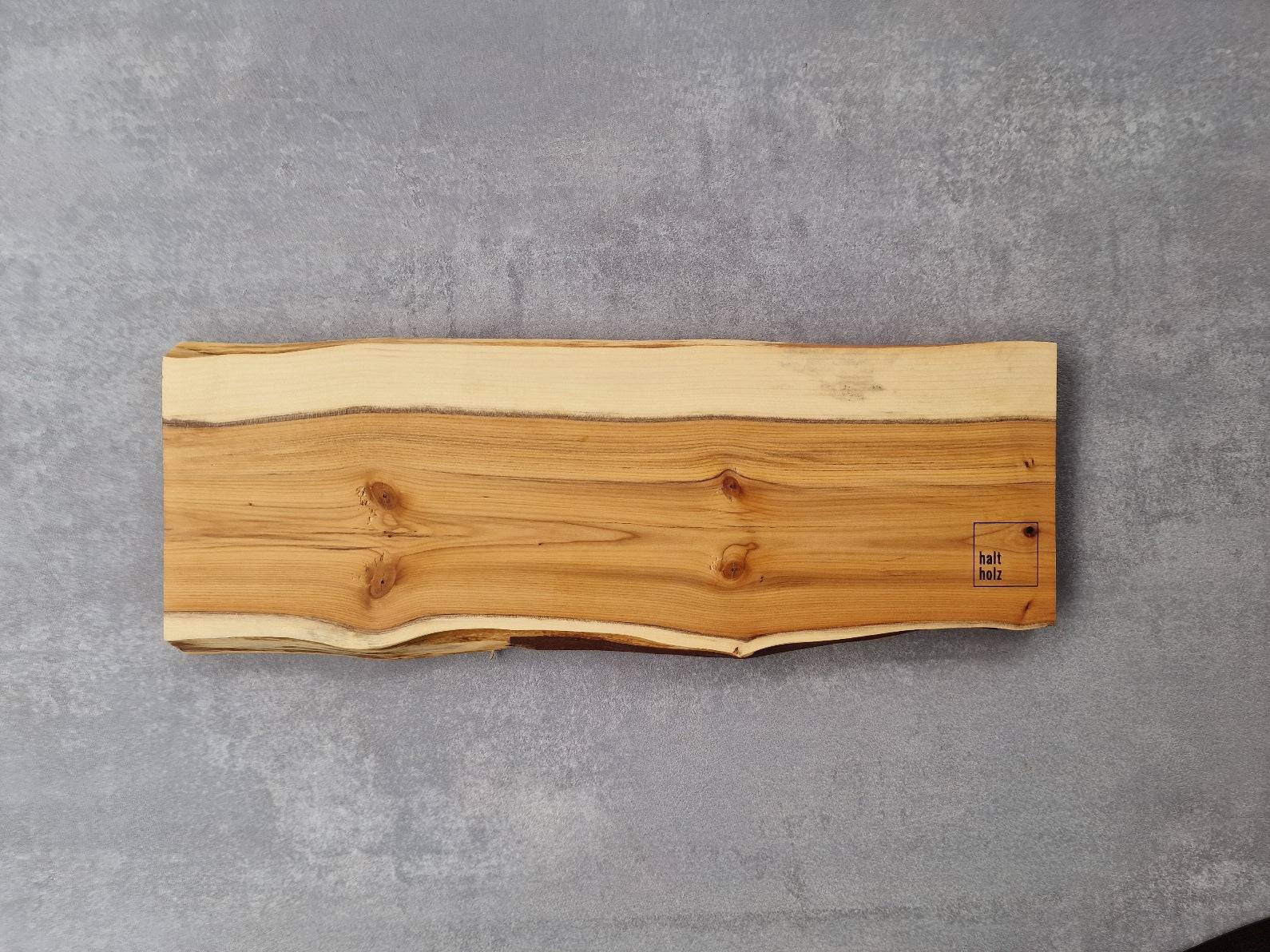 Eibenholz Wand Magnethalter an einer Beton Wand montiert