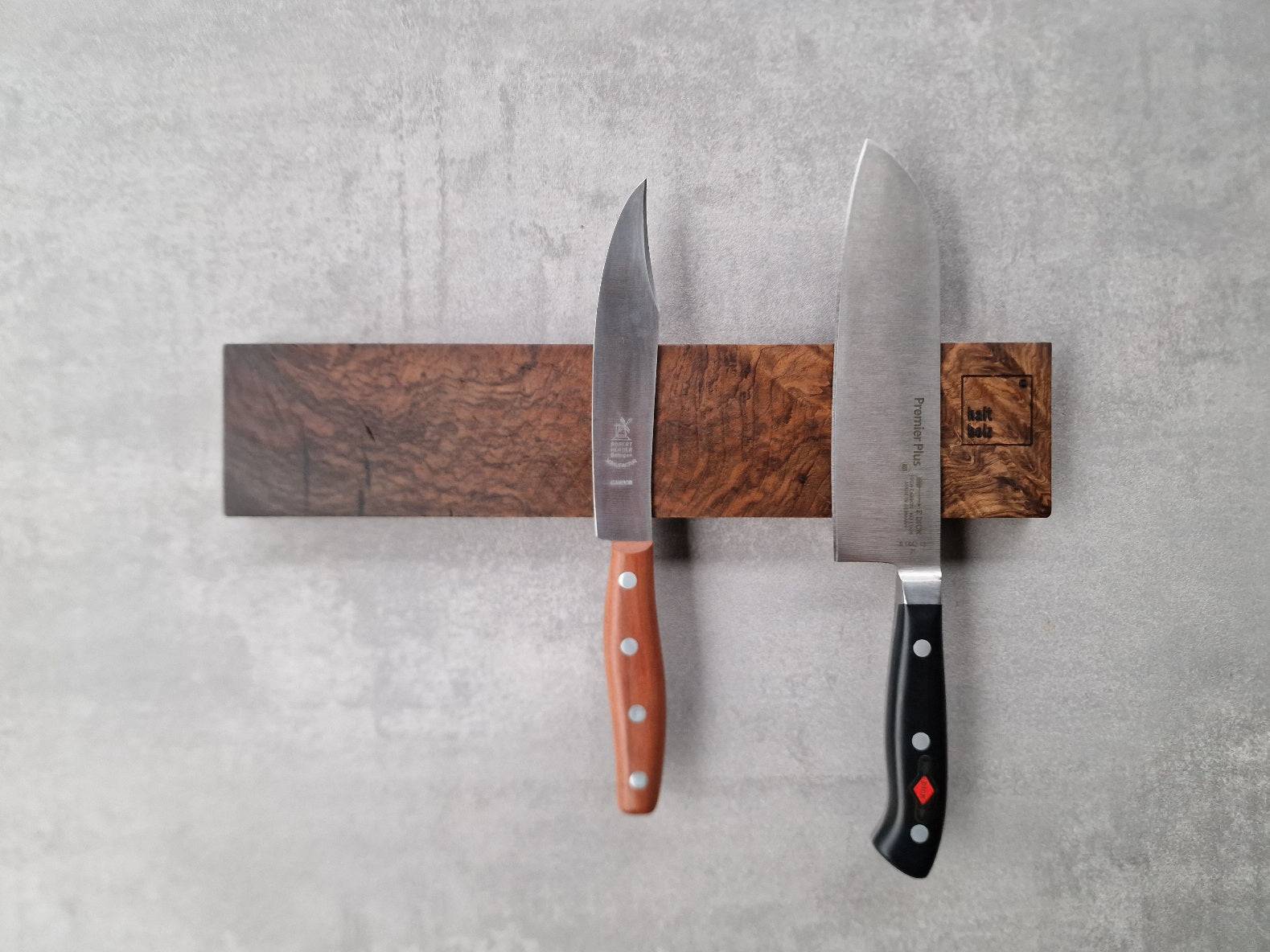 Unikat Messerleiste aus kauk. Masernussbaum mit Kochmesser von Windmühlenmesser und Dick.