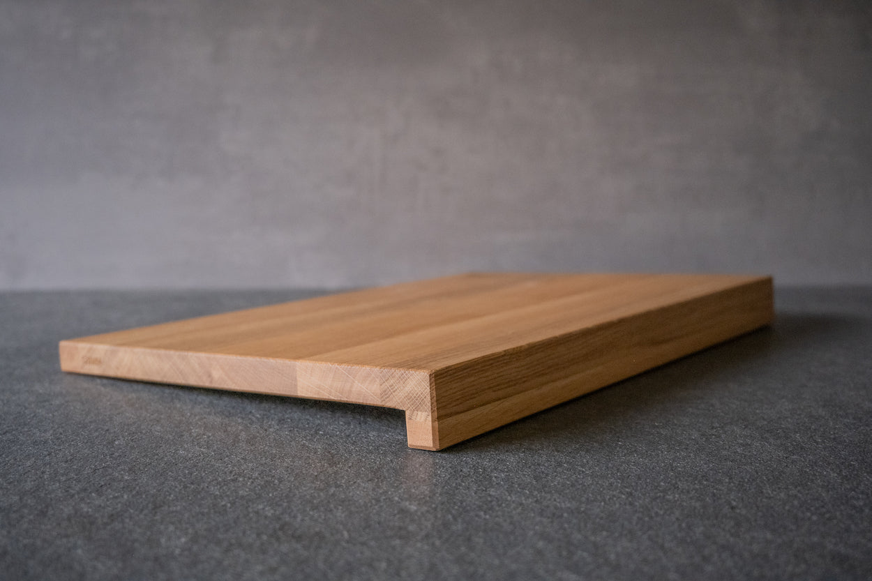 Arbeitsbrett liegend mit einem Anschlag in Eiche