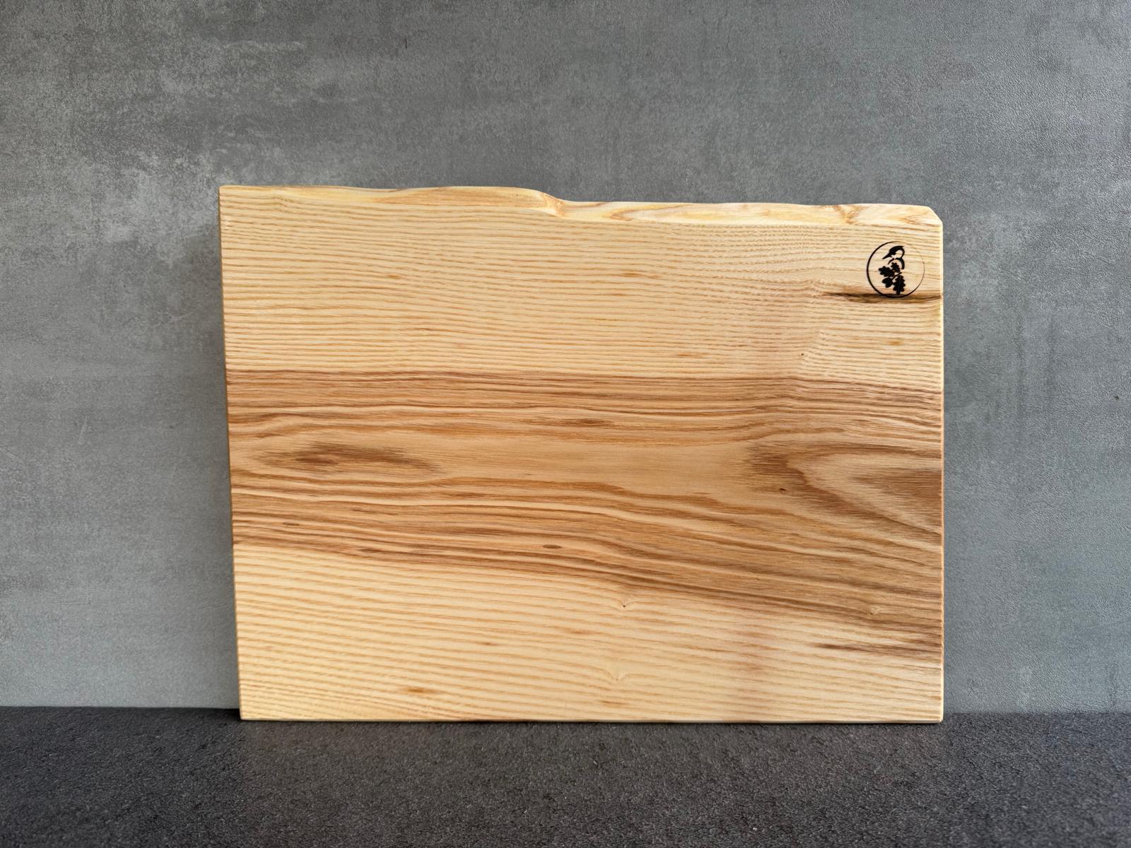 Aus einem Stück Esche Anrichtebrett, Brotzeitbrett, mit Jahresringen - Spessartbrett