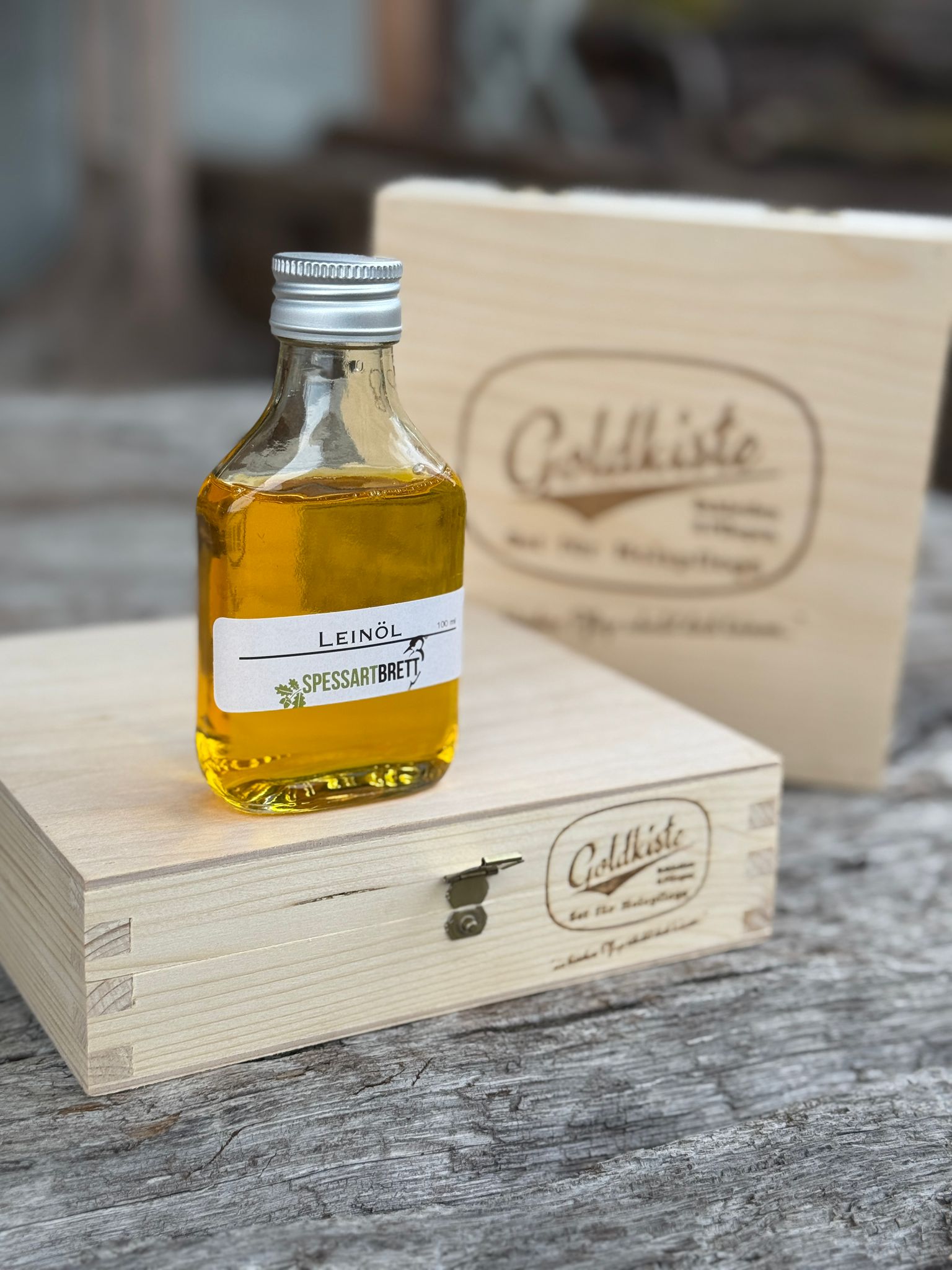 Holzbrett-Pflegeset als Geschenk mit Leinölflasche
