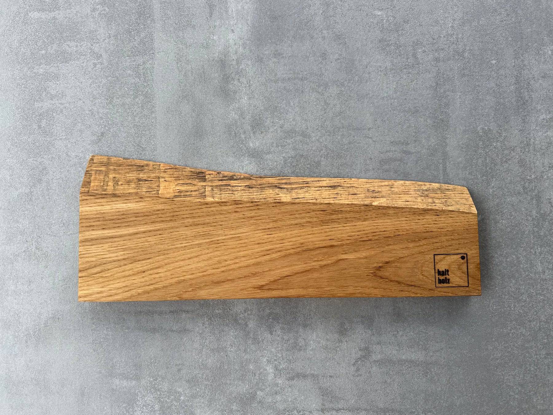 Messerhalter aus Eiche mit fetter Baumkante für 4 Kochmesser.