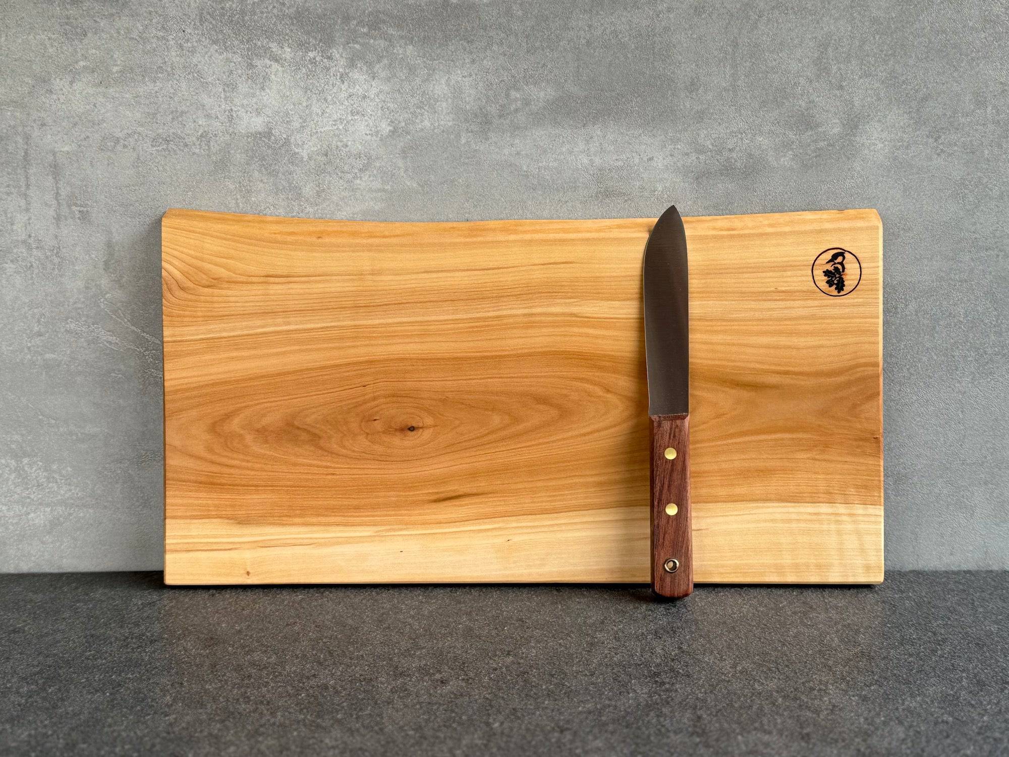 Vogelbeere Vesperbrett mit einem Güde Matrosenmesser.