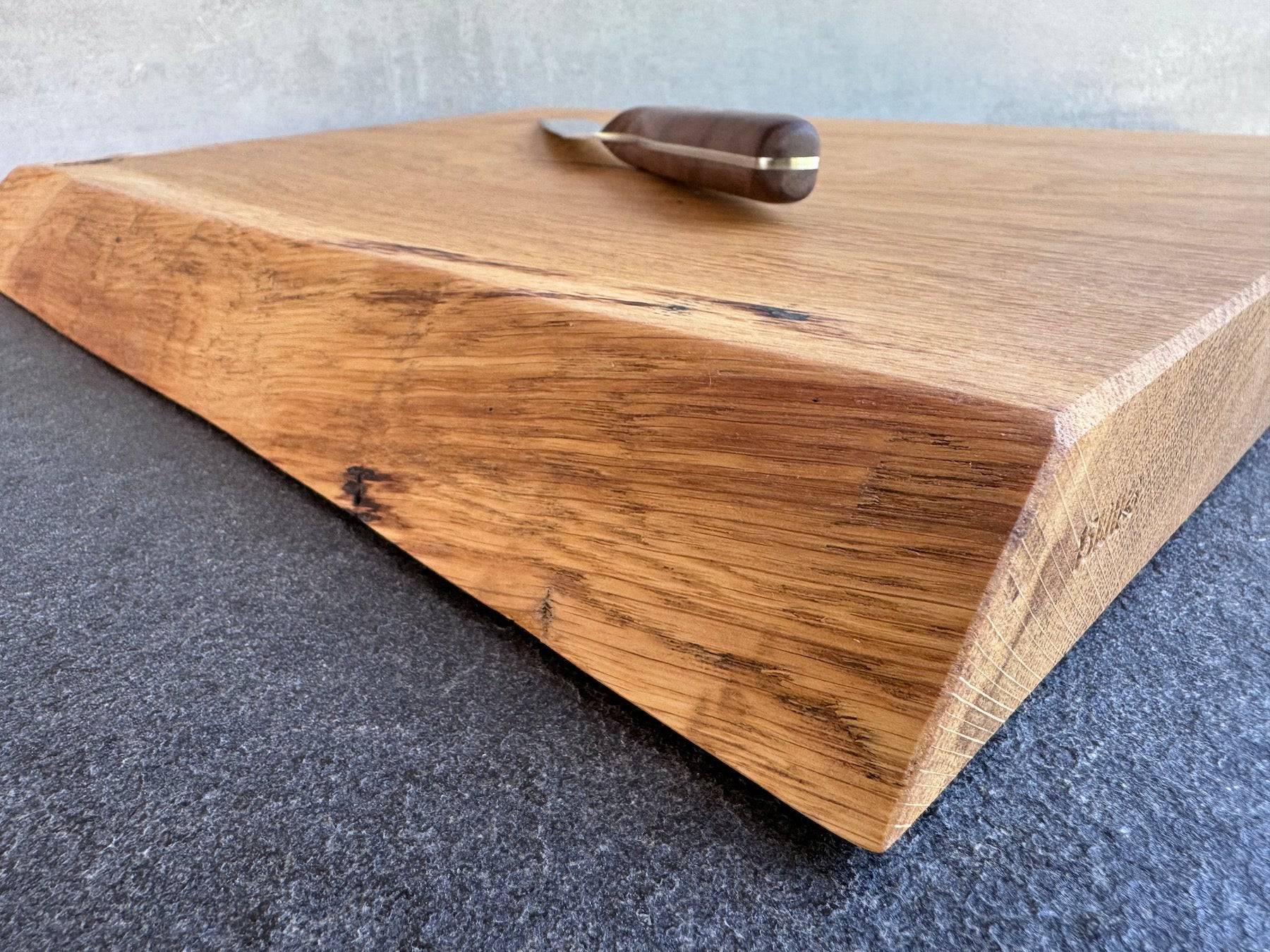 Brotbrett / Schneidebrett mit Jahresringen und Baumkante - Spessartbrett