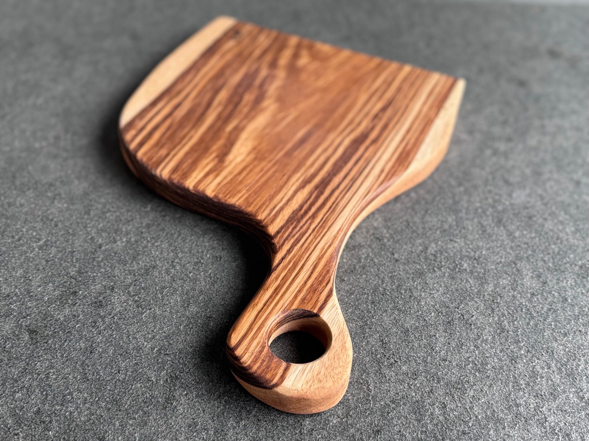 Servierbrett aus einem Stück Beli, No. 118 - Spessartbrett