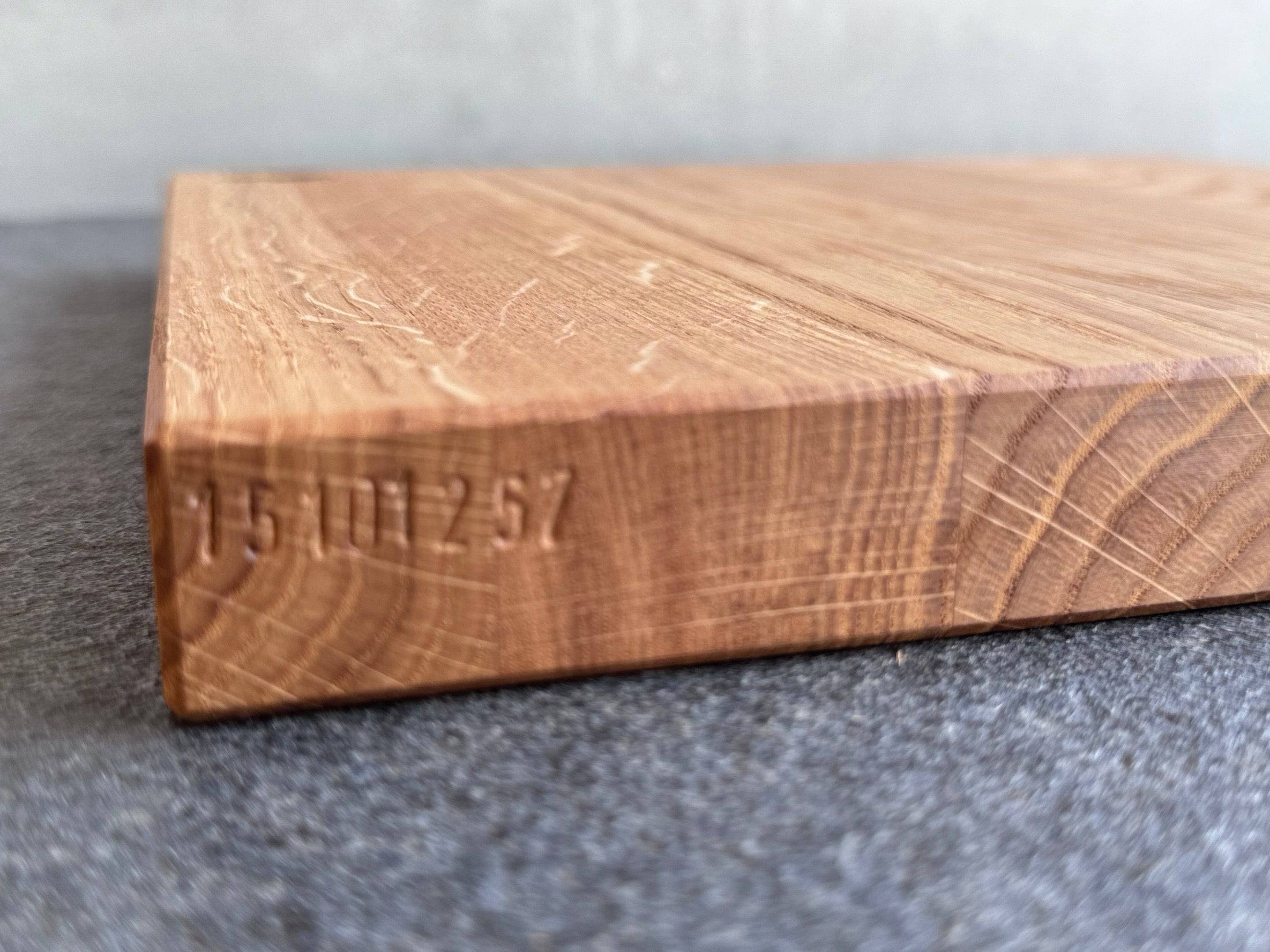 Brotbrett / Schneidebrett, quadratisch, Eiche massiv (Vorbestellung) - Spessartbrett