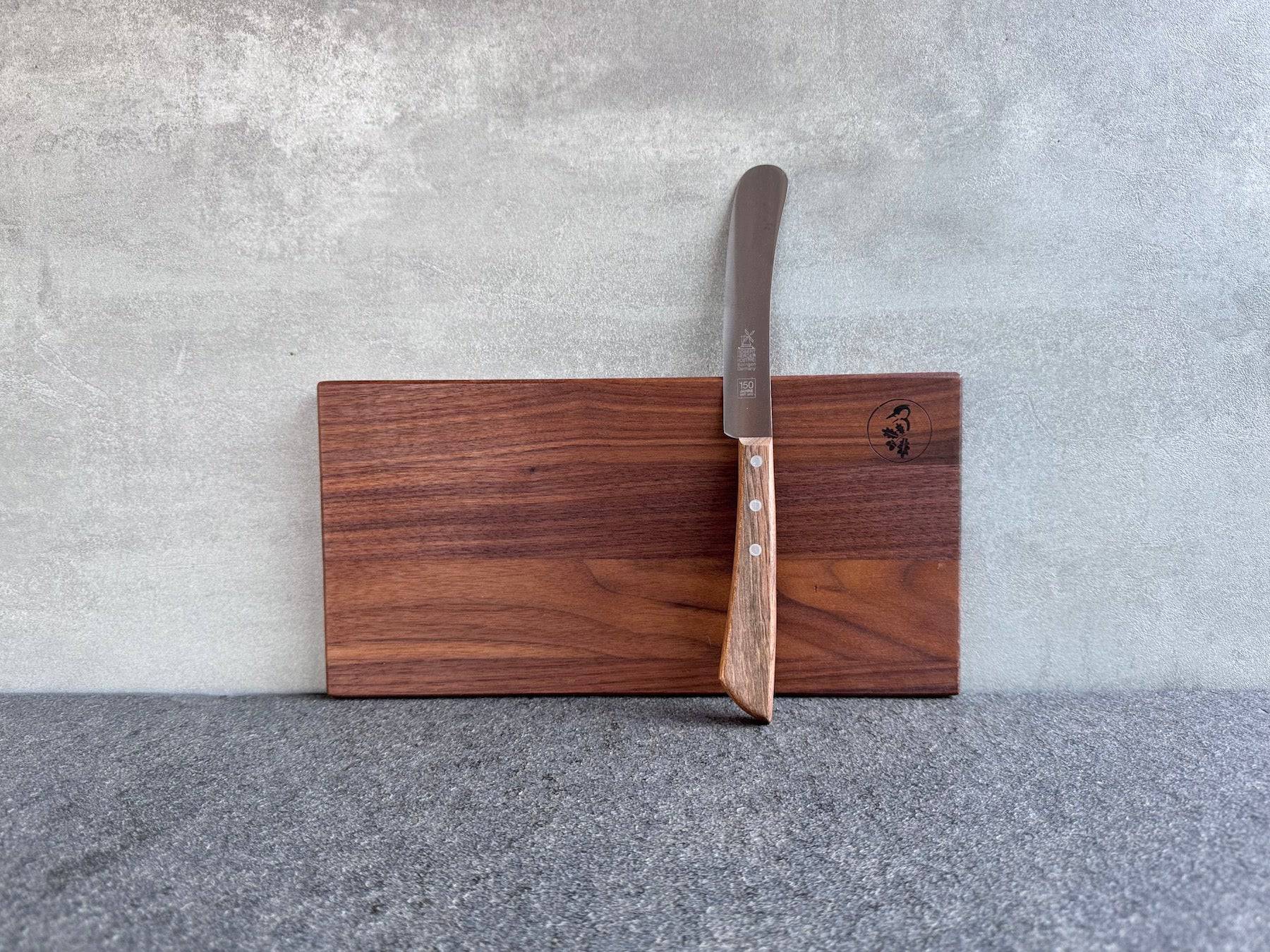 Kombi: Brett und Messer aus Nussbaum - Spessartbrett