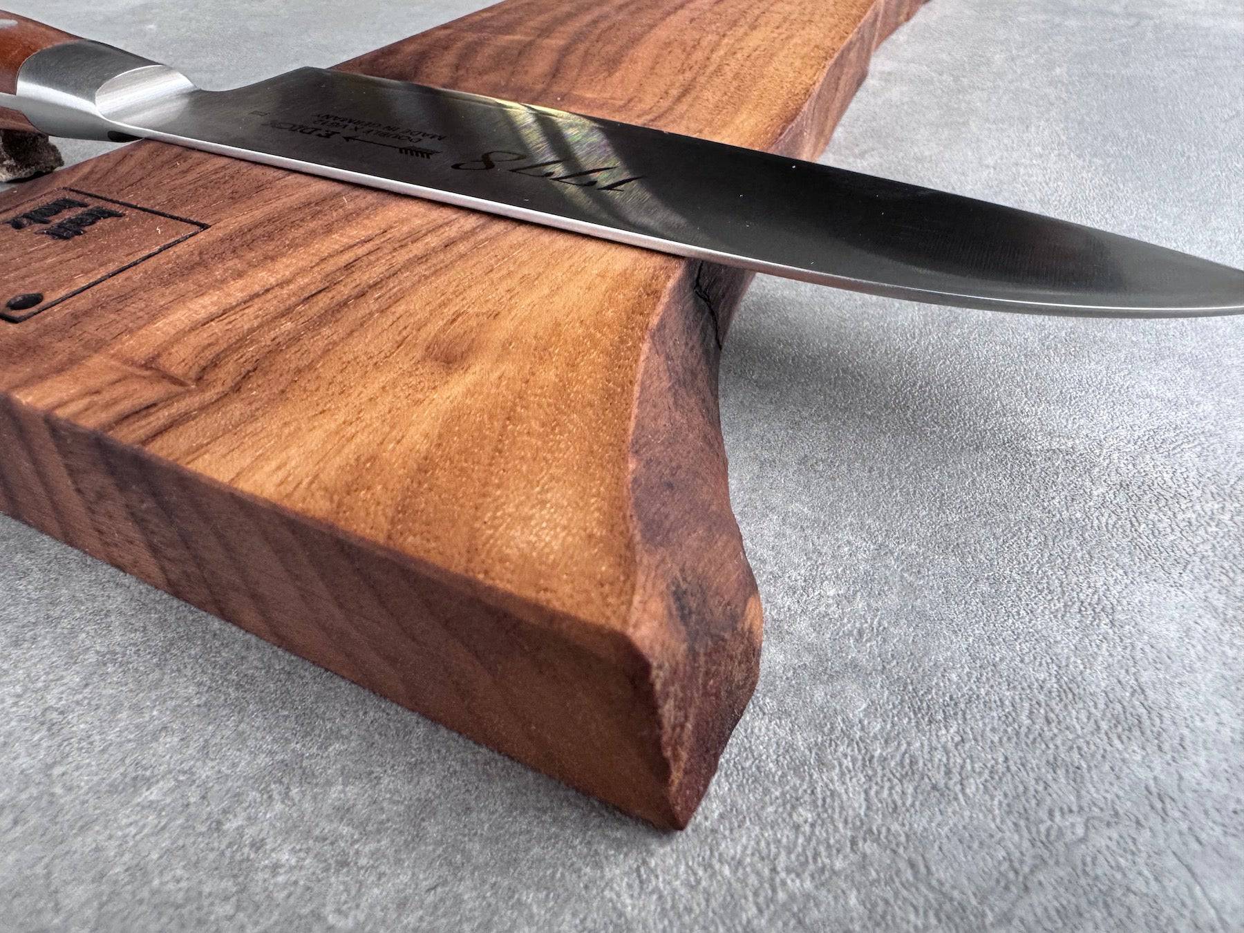 Messerleiste mit Baumkante, funktionell, aus Nussbaum - Spessartbrett