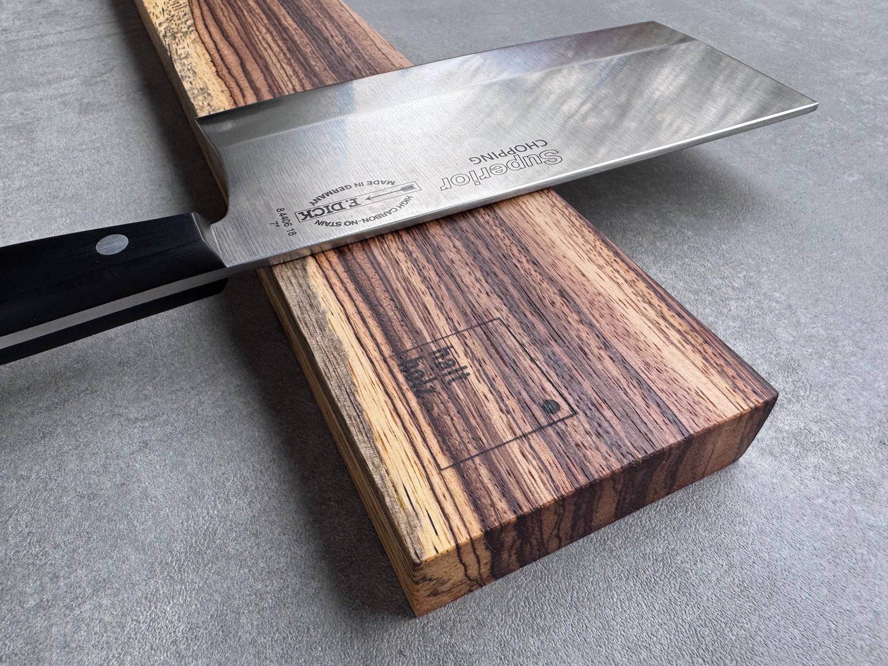 Messerhalter aus Zebrano für 8 Messer, magnetisch #1260 - Spessartbrett