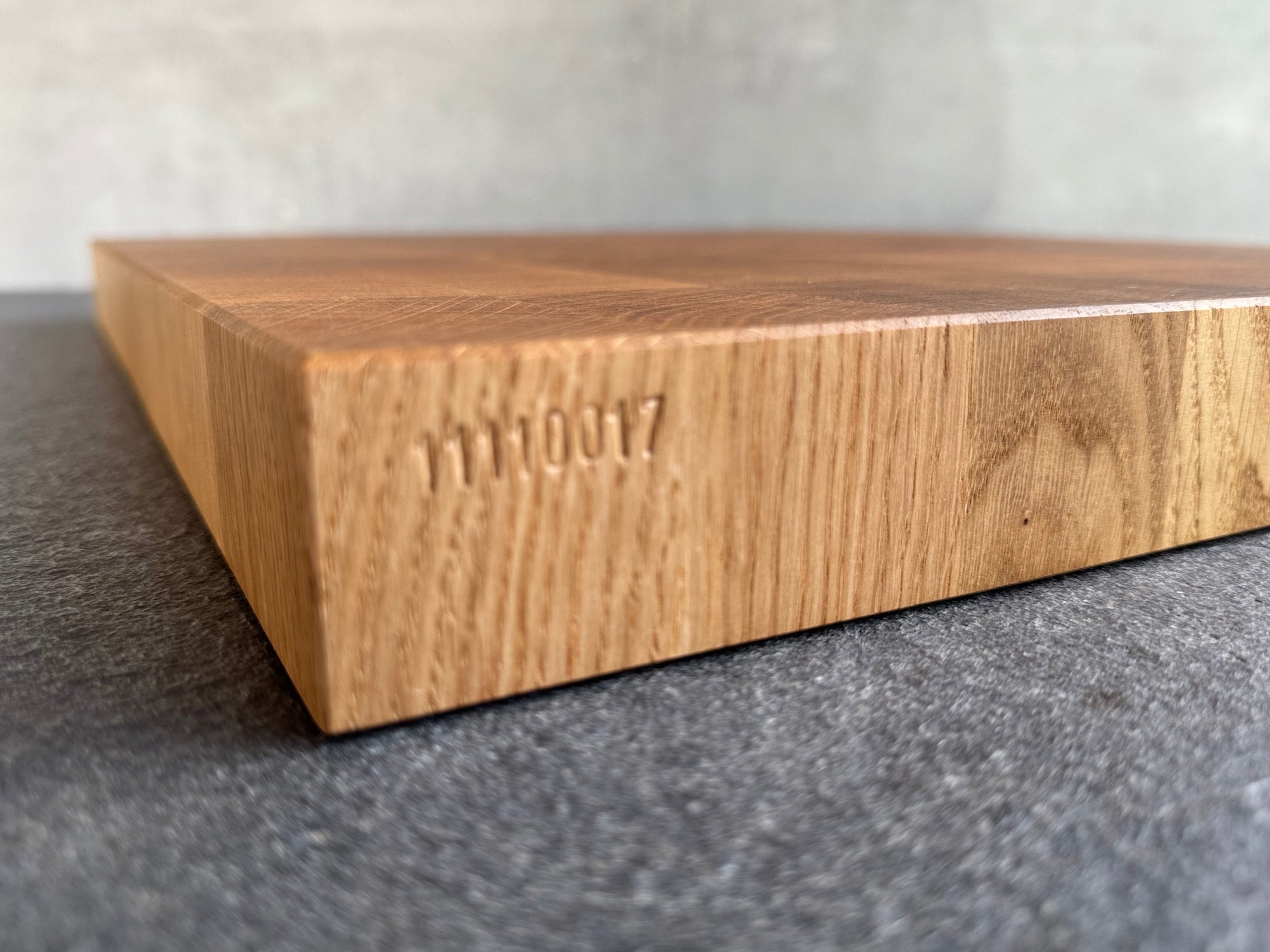 Massiver Eiche Schneideblock – Stirnholz, handgefertigt, 4 cm dick