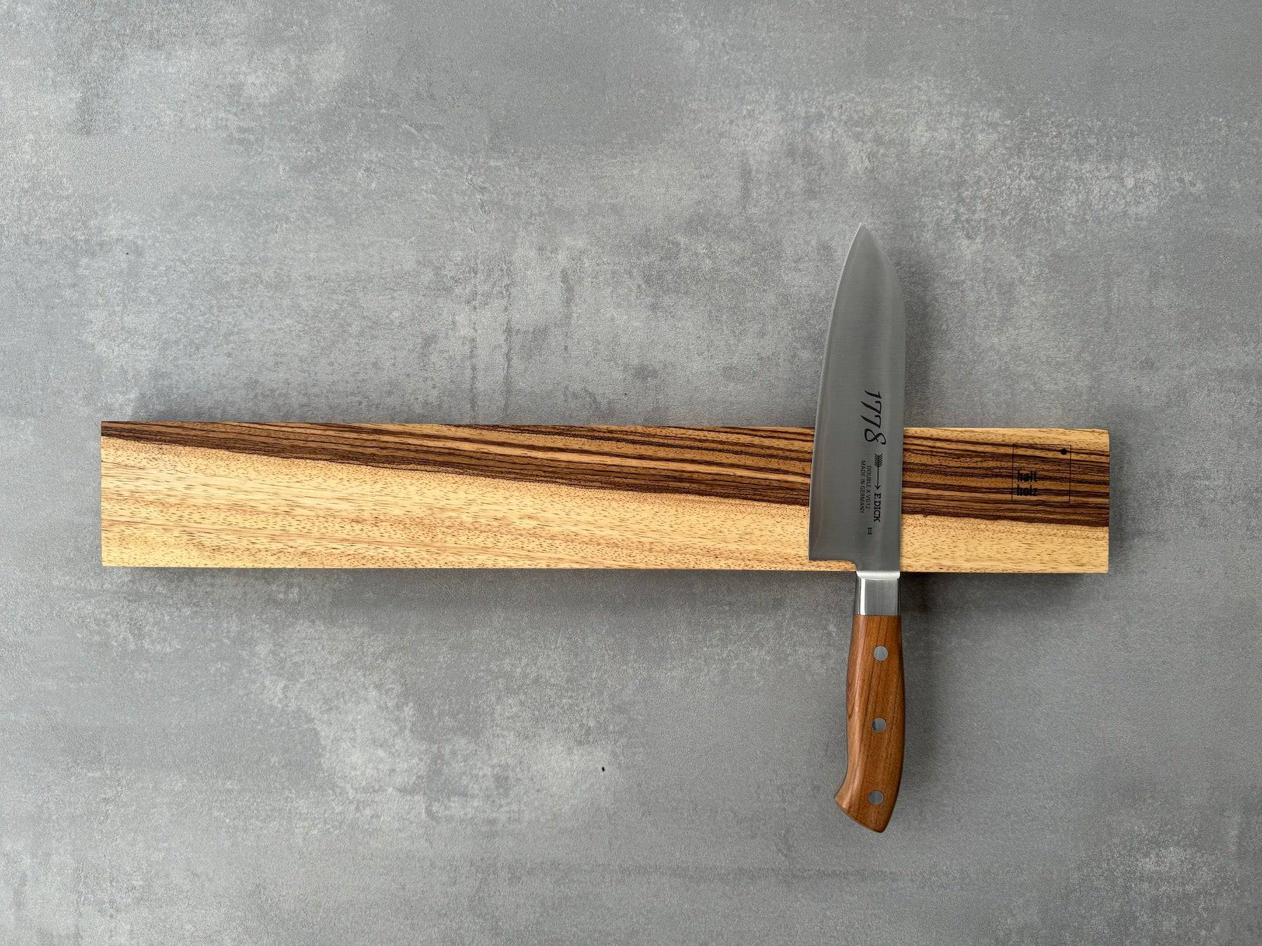 1778.Magnetmesserhalter von Haltholz aus massivem Zebrano Holz. Dekoriert mit einem DICK Kochmesser.