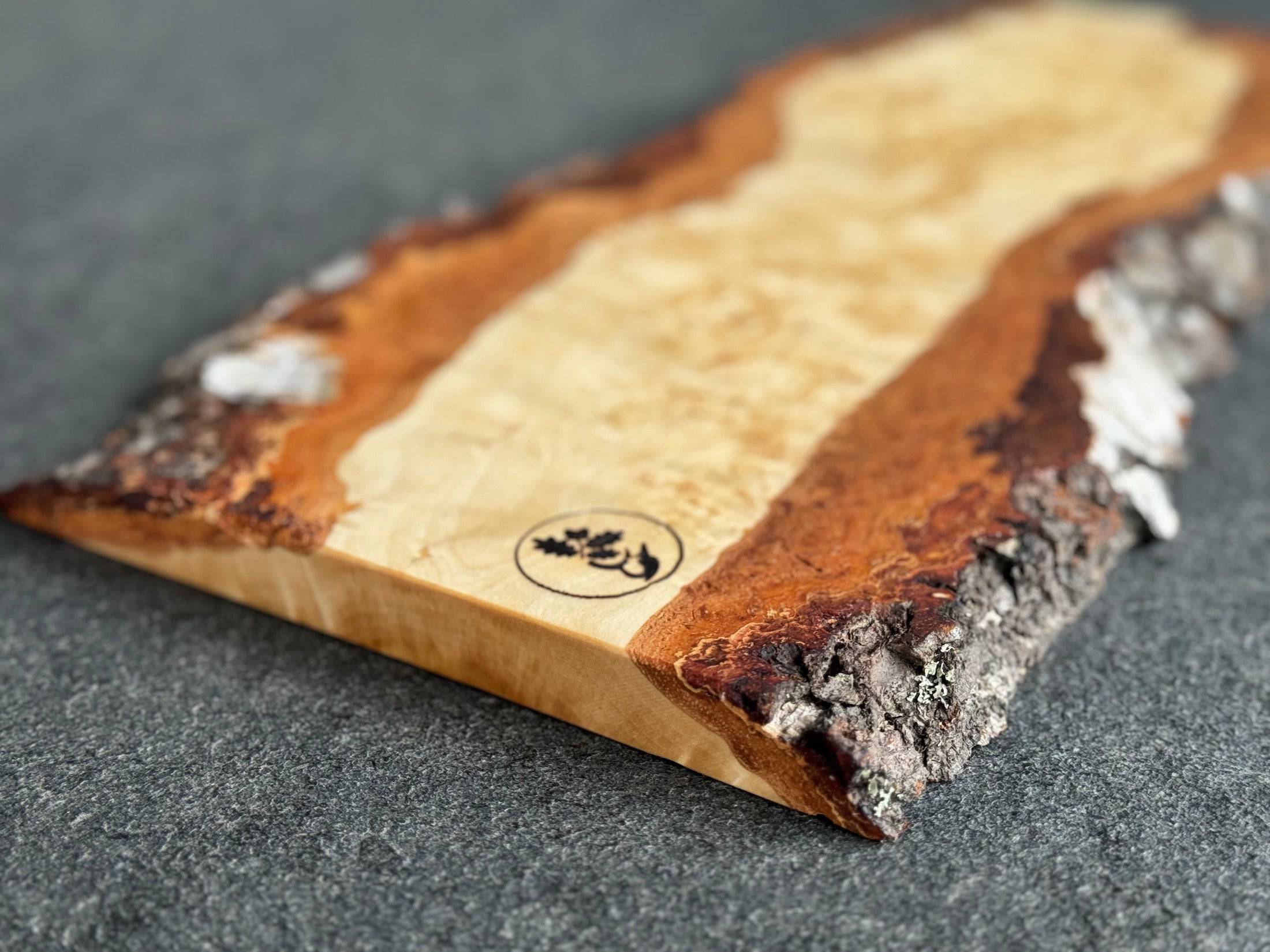 Maserbirke mit Rinde. Magn. Messerleiste für 6 Messer.