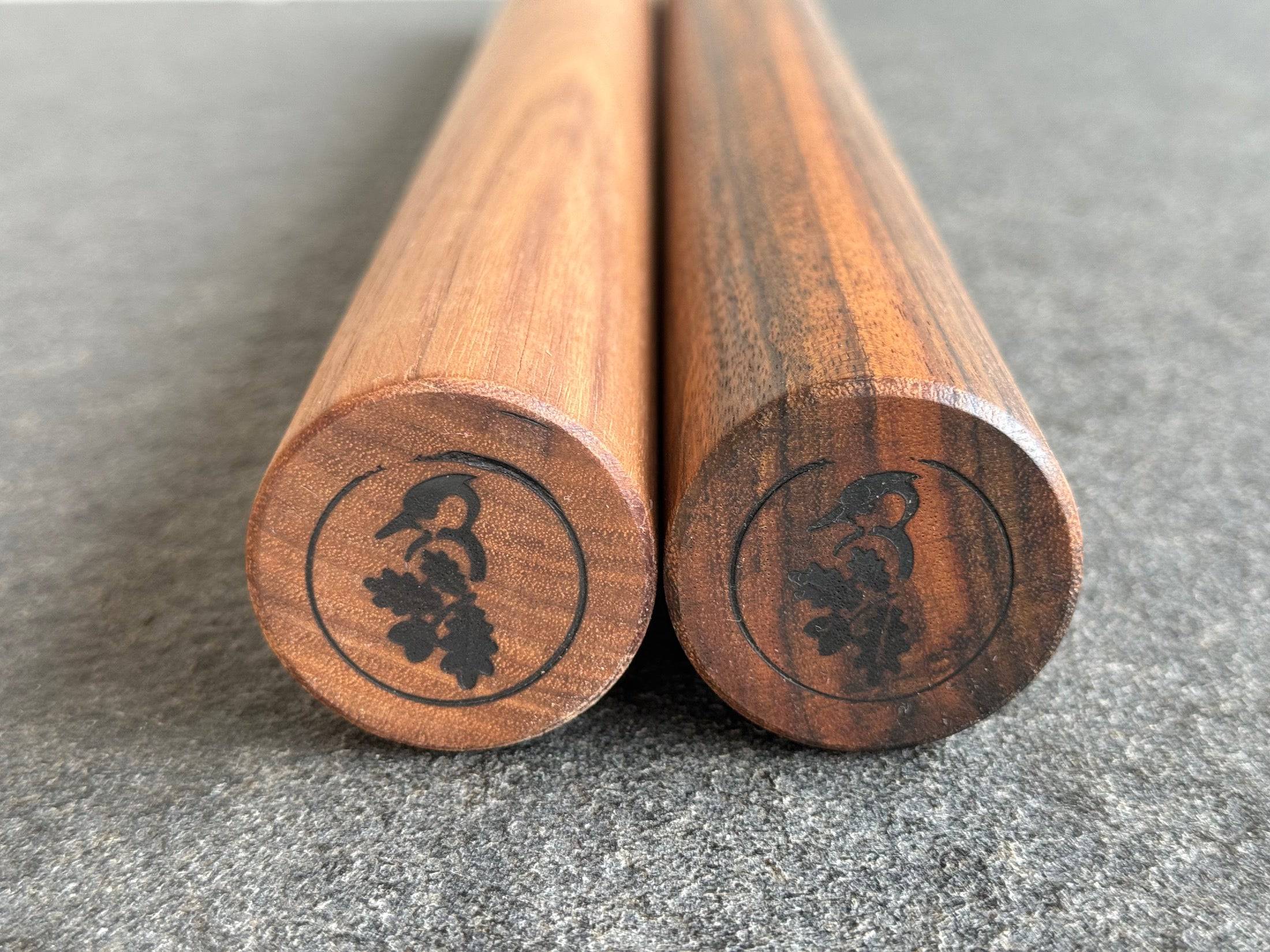 Deutscher Nussbaum und amerikanischer Nussbaum. 2 Teigrollen im Vergleich.