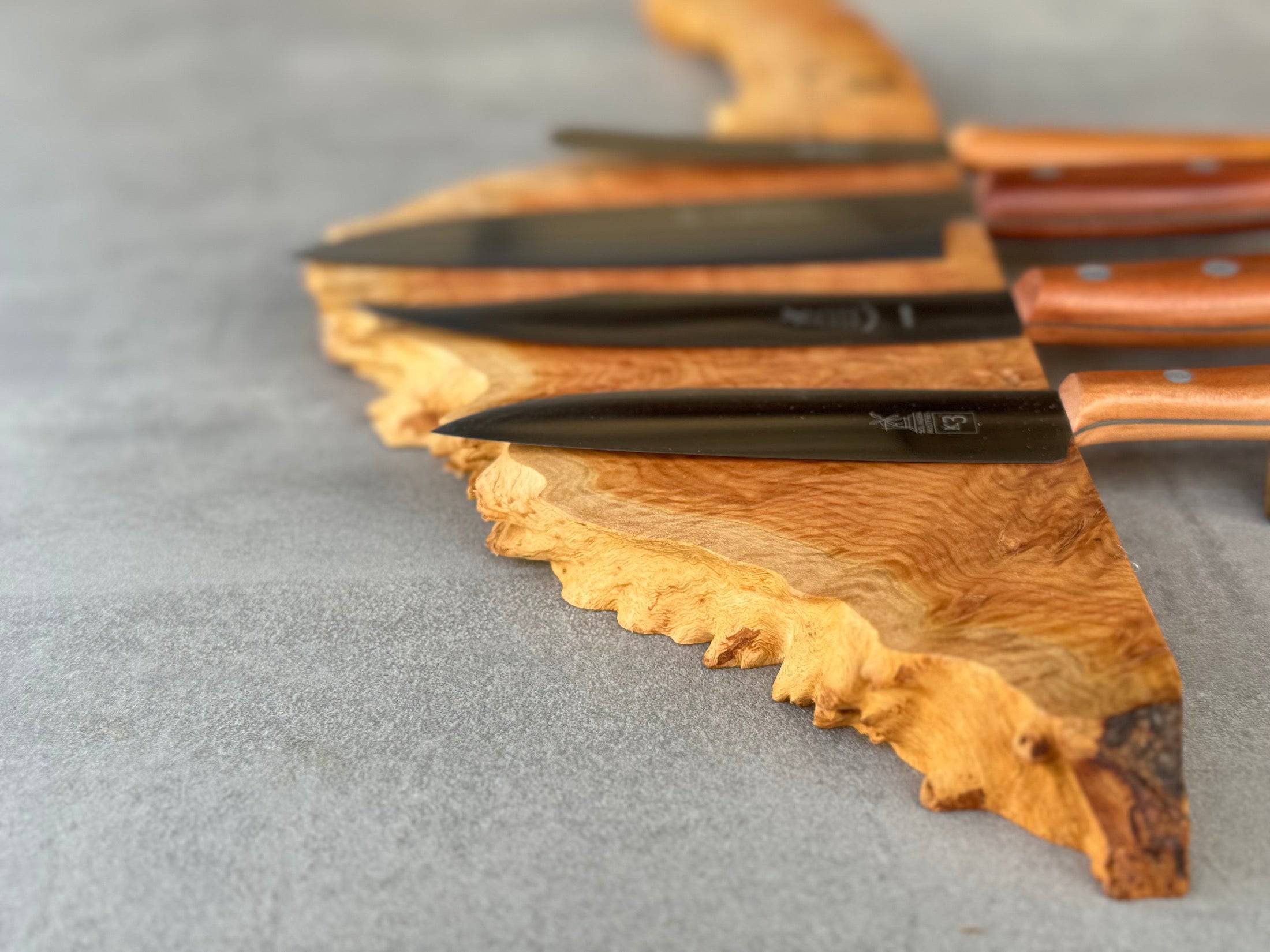 Design Messerhalter aus Goldfield. Die Knollenform im Detail.
