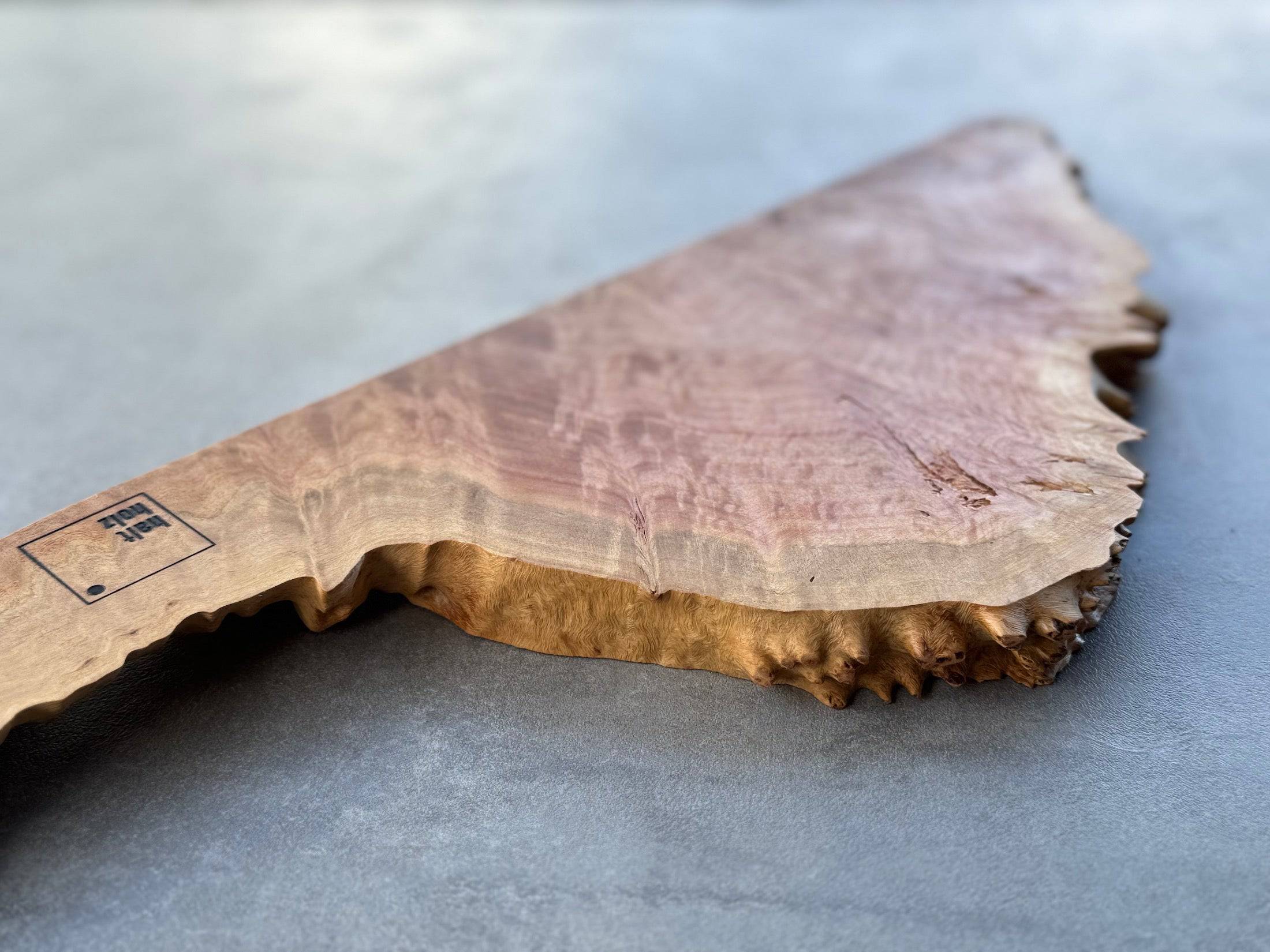 Maserholz mit wolkigen Gebilden, australischer Goldfield, Messerhalter für 4 Messer.