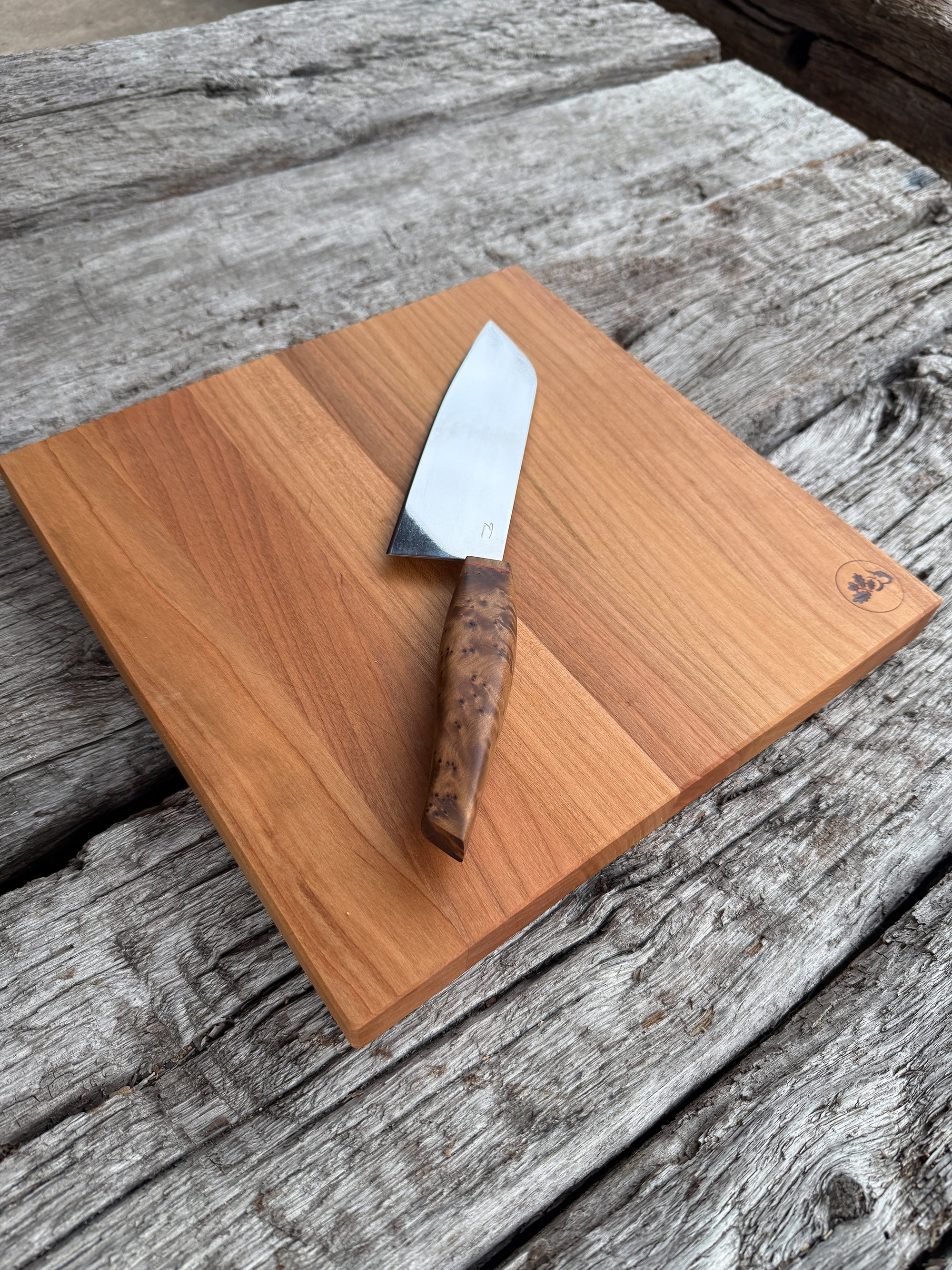 Brotbrett / Schneidebrett, quadratisch, Eiche, Kirschbaum massiv