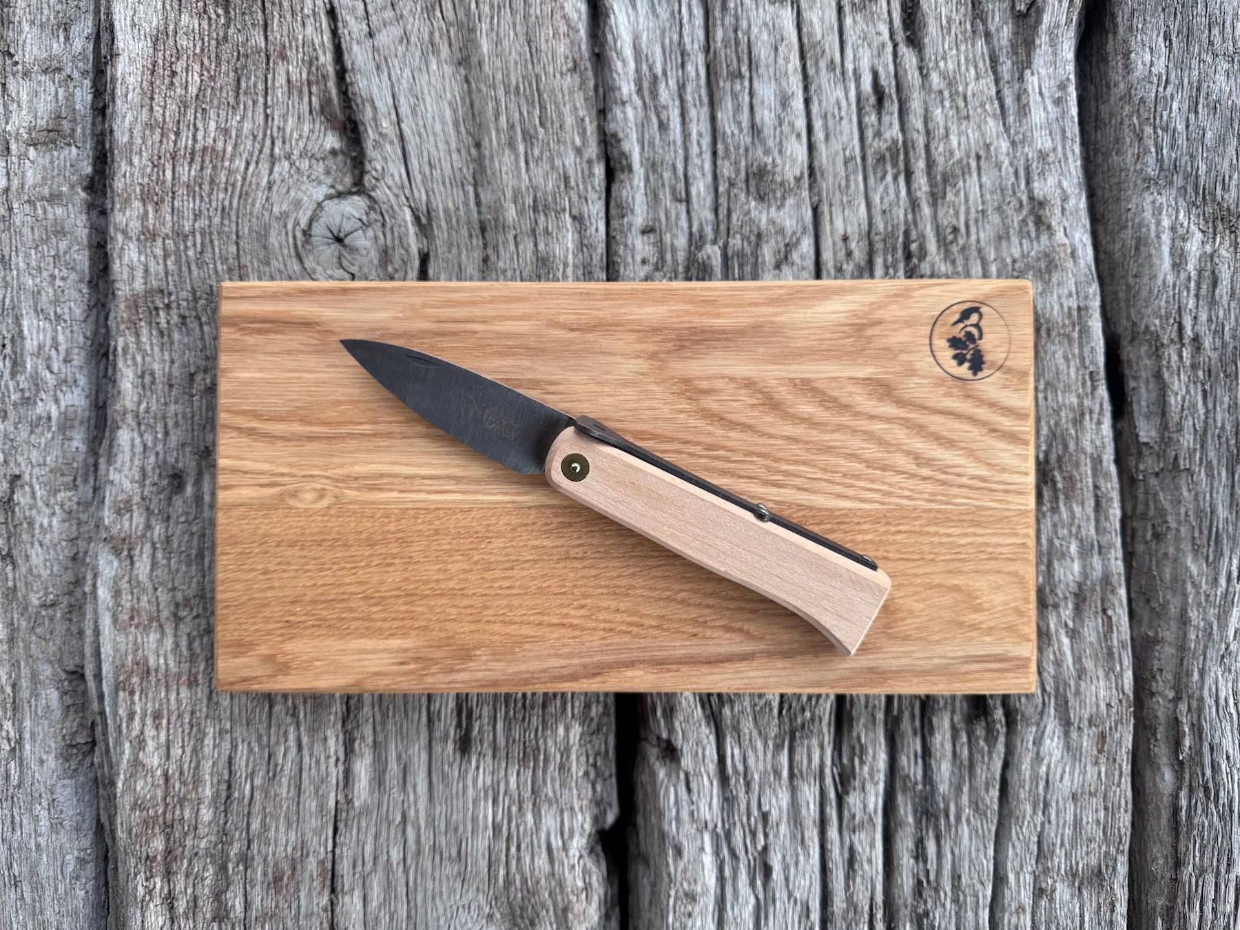 Brotzeitbrett mit einem Taschenmesser von Windmühlenmesser.