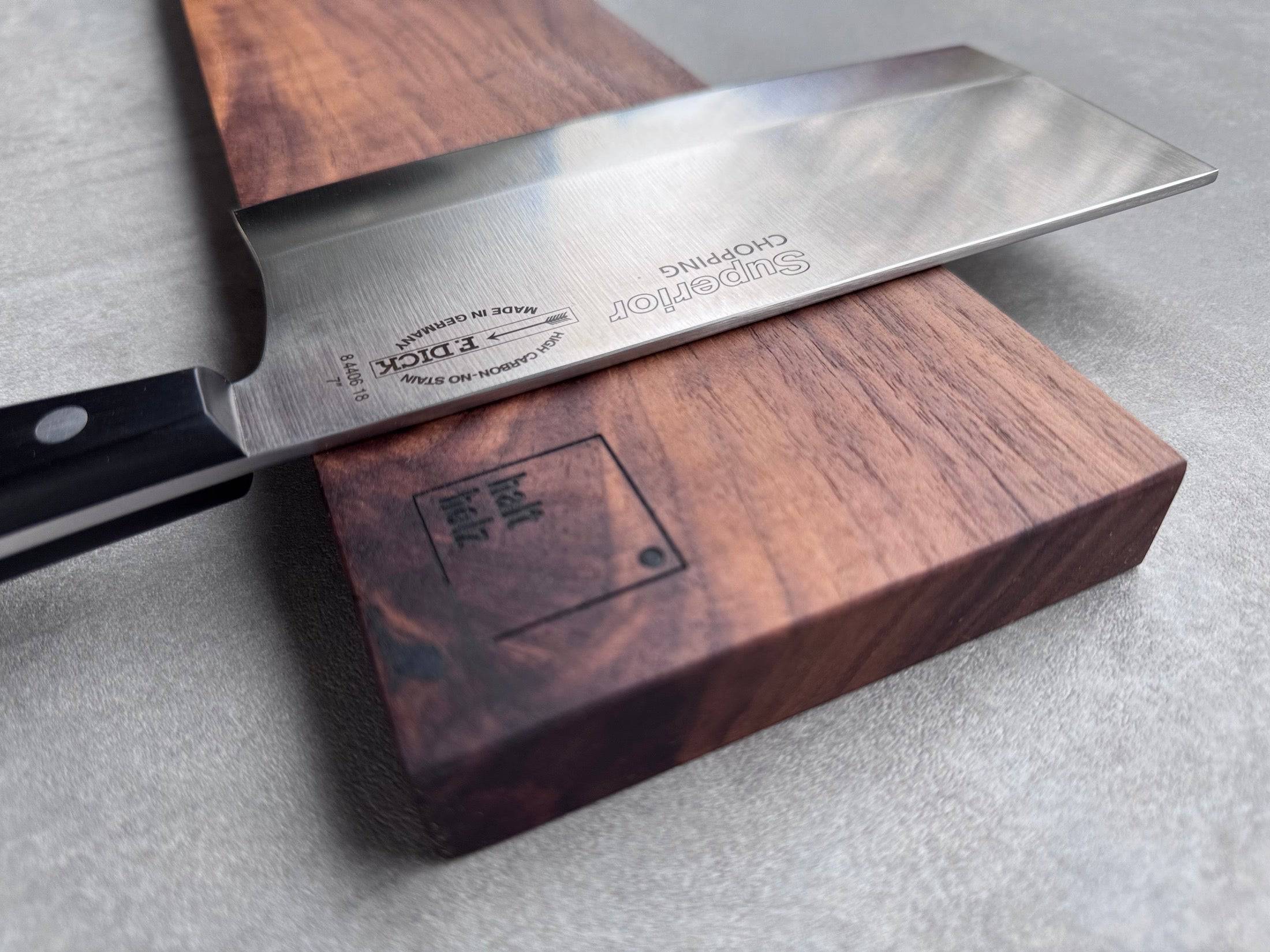 Design Messerleiste, funktionell, aus Nussbaum - Spessartbrett