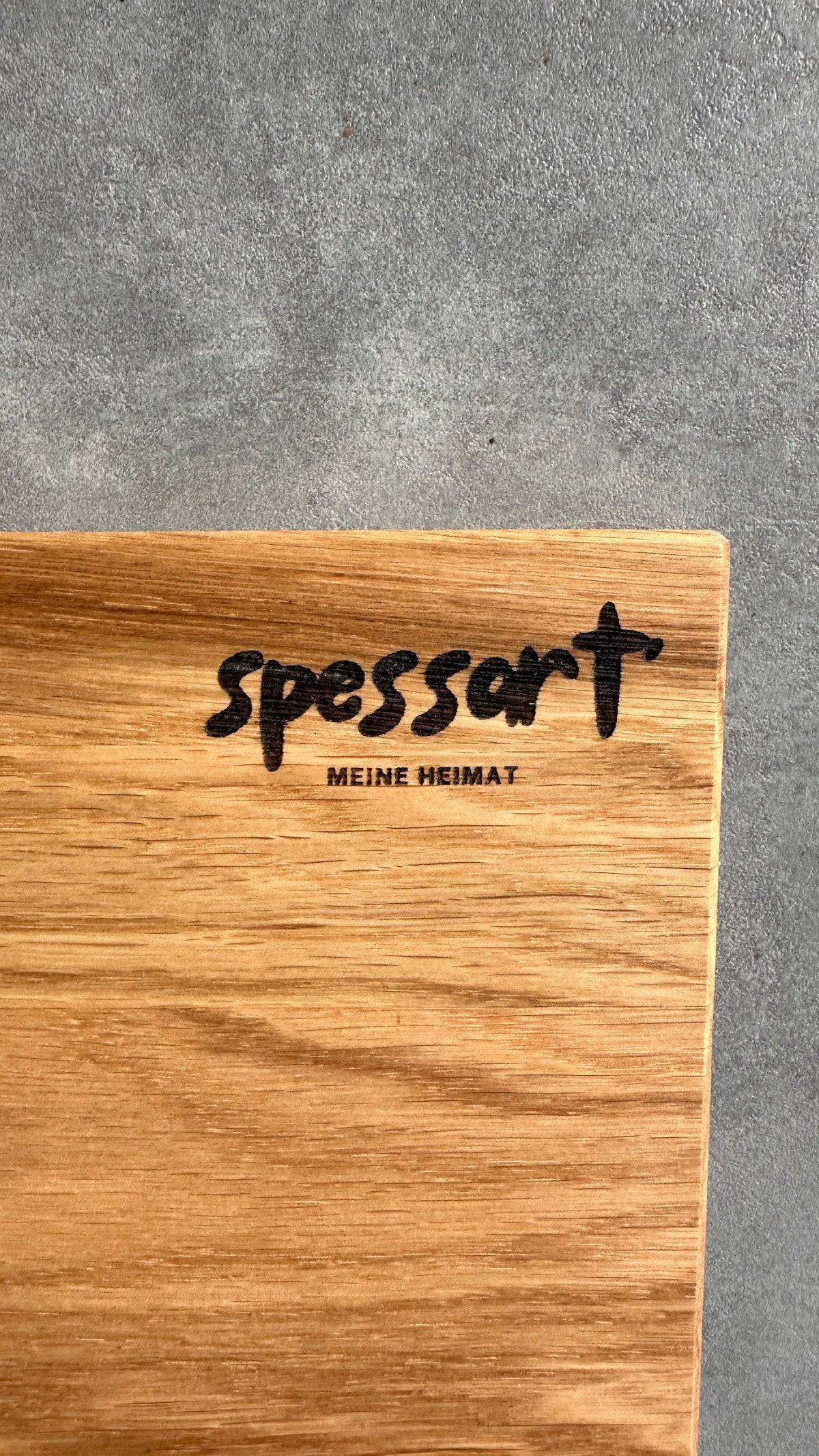 Detailaufnahme von einer Ecke von einem Eiche Schneidebrett