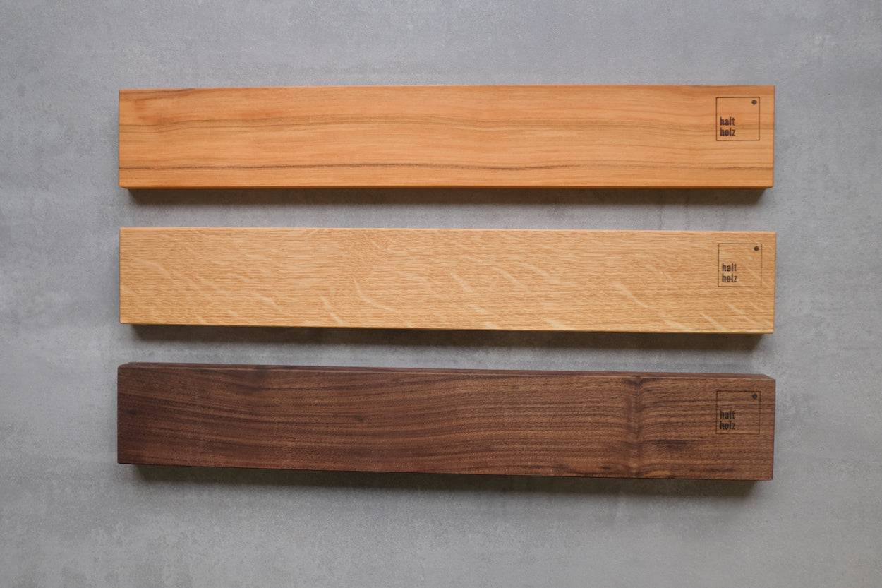 Drei magnetische Messerhalter von haltholz. Wandmontage. Aus Eiche, Kirsche und Nussbaum.