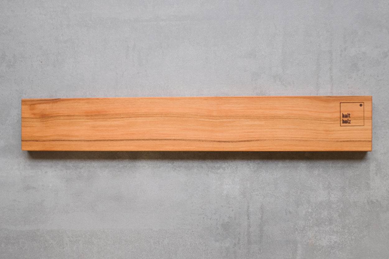 Schlichter magnetischer Messerhalter für die Wandmontage aus Kirschholz