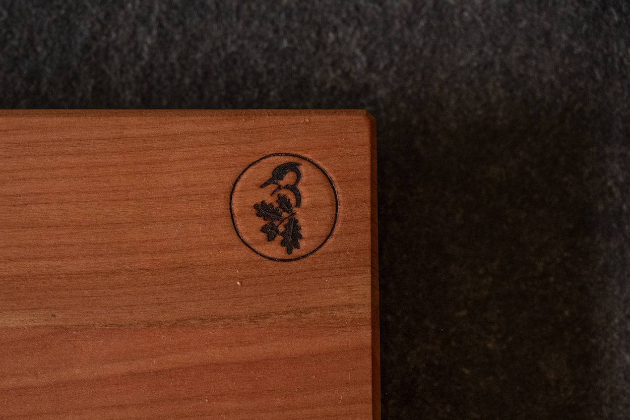 Novy und Bora Kochfeldabdeckung, 2-teilig, in Kirschbaum, mit einem Anschlag.