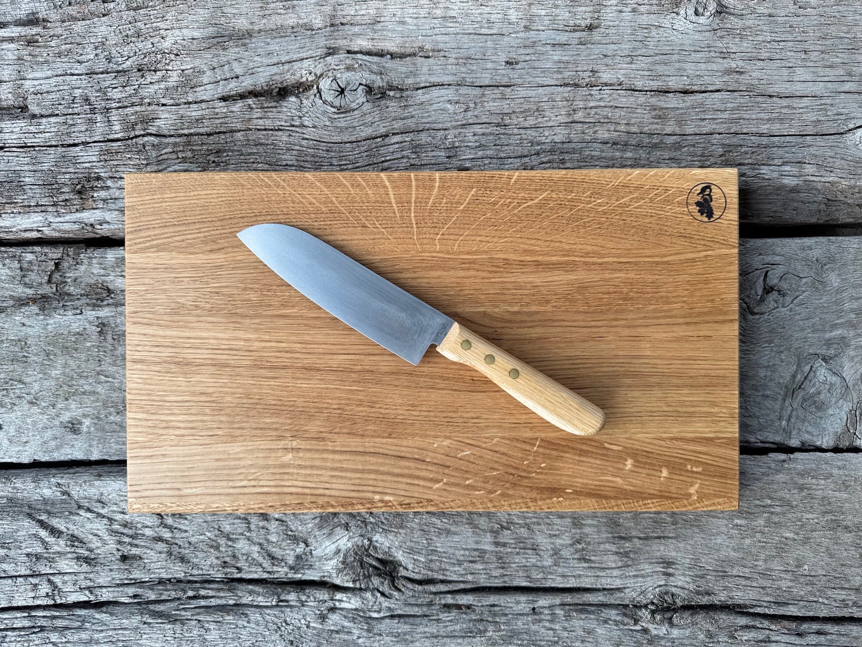 Dickes Eiche Schneidebrett mit Kochmesser