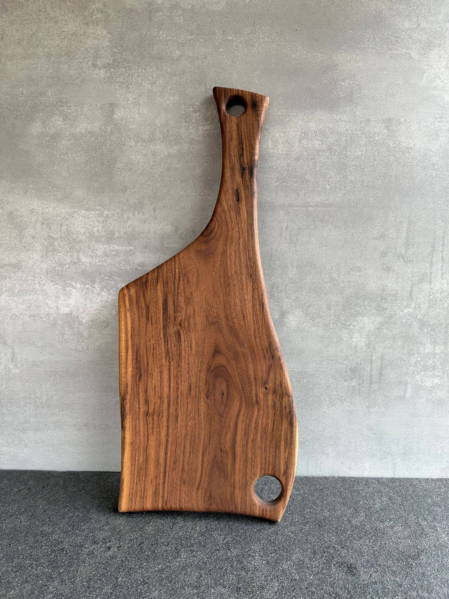 Nussbaum Schneidebrett mit Griff & Loch #104064 - Spessartbrett