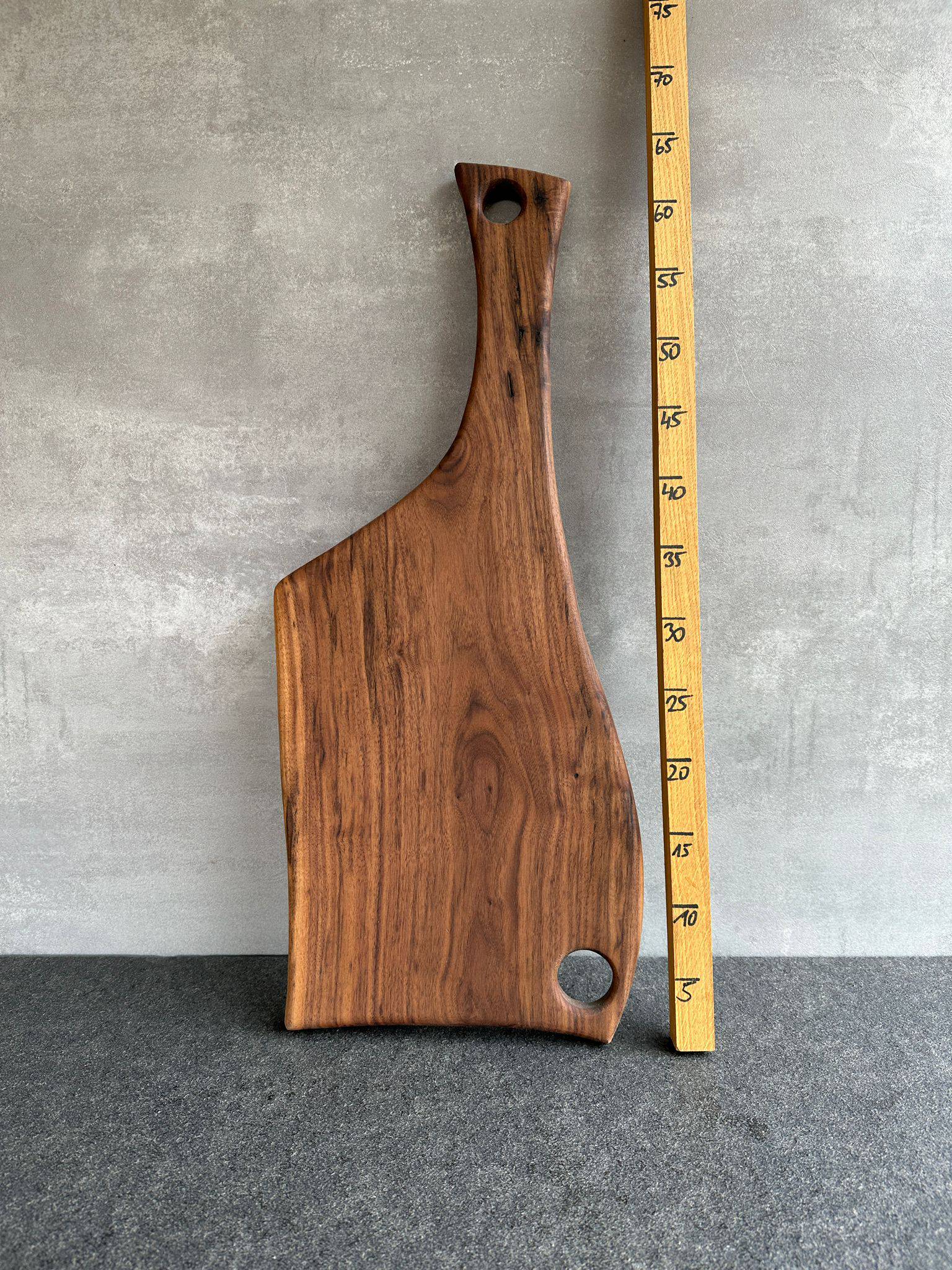 Nussbaum Schneidebrett mit Griff & Loch #104064 - Spessartbrett