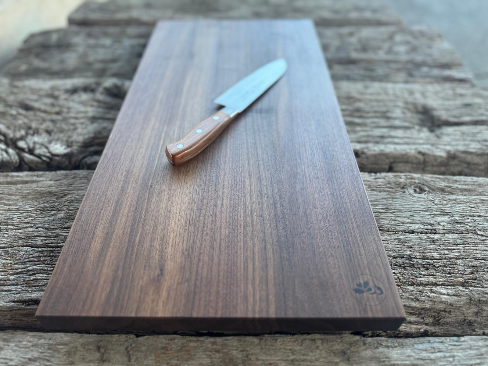 Holzbrett mit gerader Kante - Nussbaum 2,6 cm dick - drei Größen - Spessartbrett