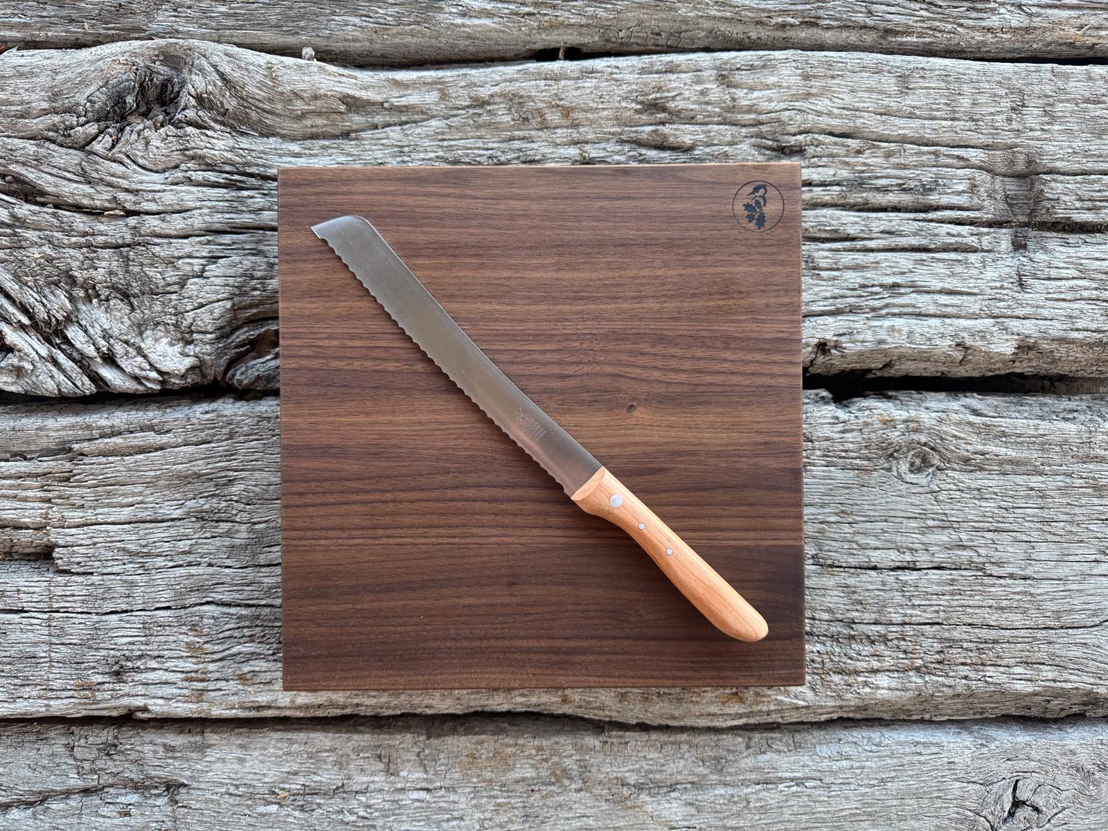 Holzbrett mit gerader Kante - Nussbaum 2,6 cm dick - drei Größen - Spessartbrett