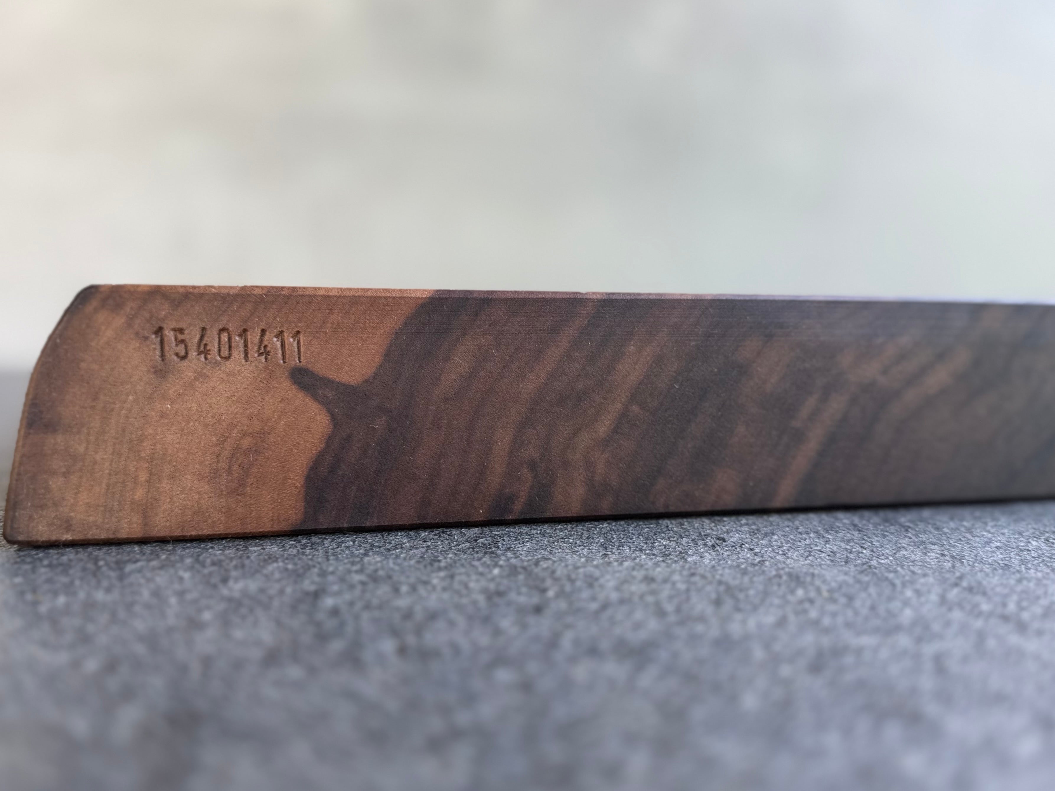 Edel & robust: Schneidebrett aus Nussbaumholz, ohne Verleimung