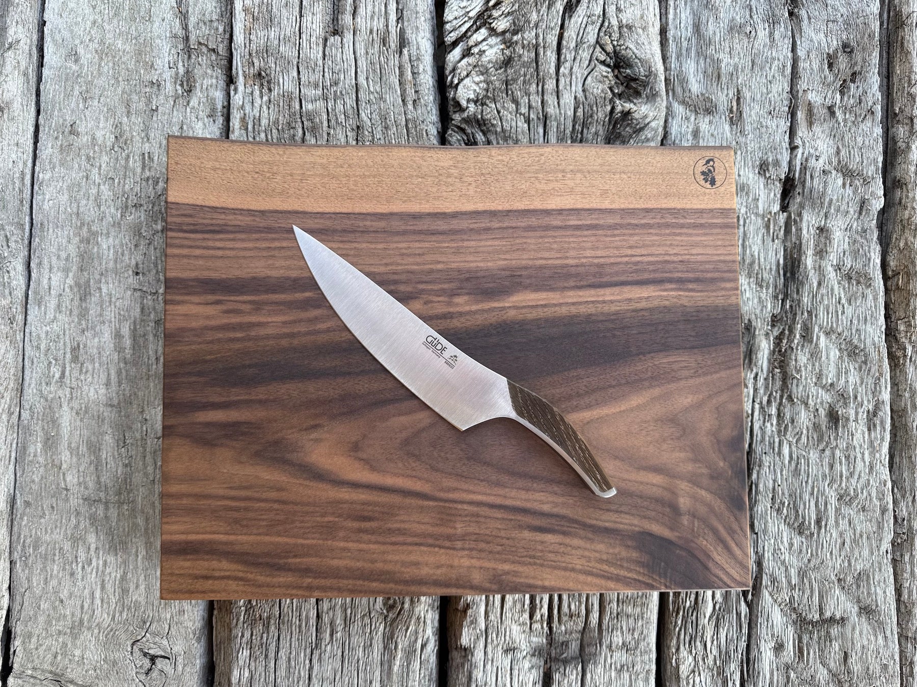 Schneideblock Nussbaum massiv – Echtholz mit Naturkante