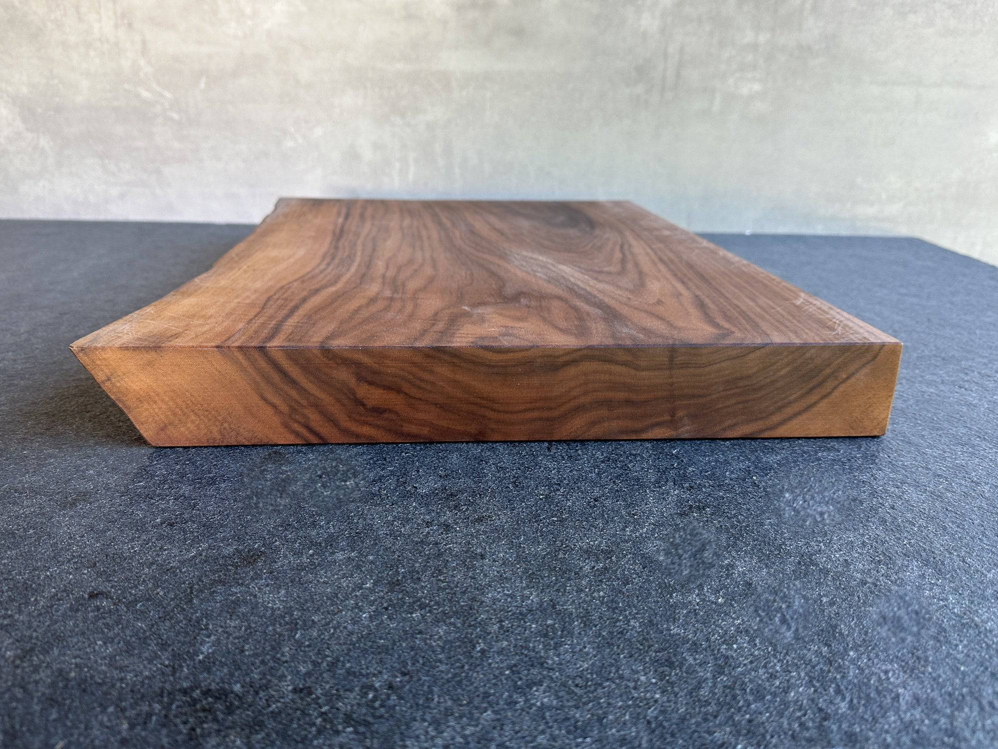 Ansicht der Jahresringe bei einem Nussbaum Schneideblock.